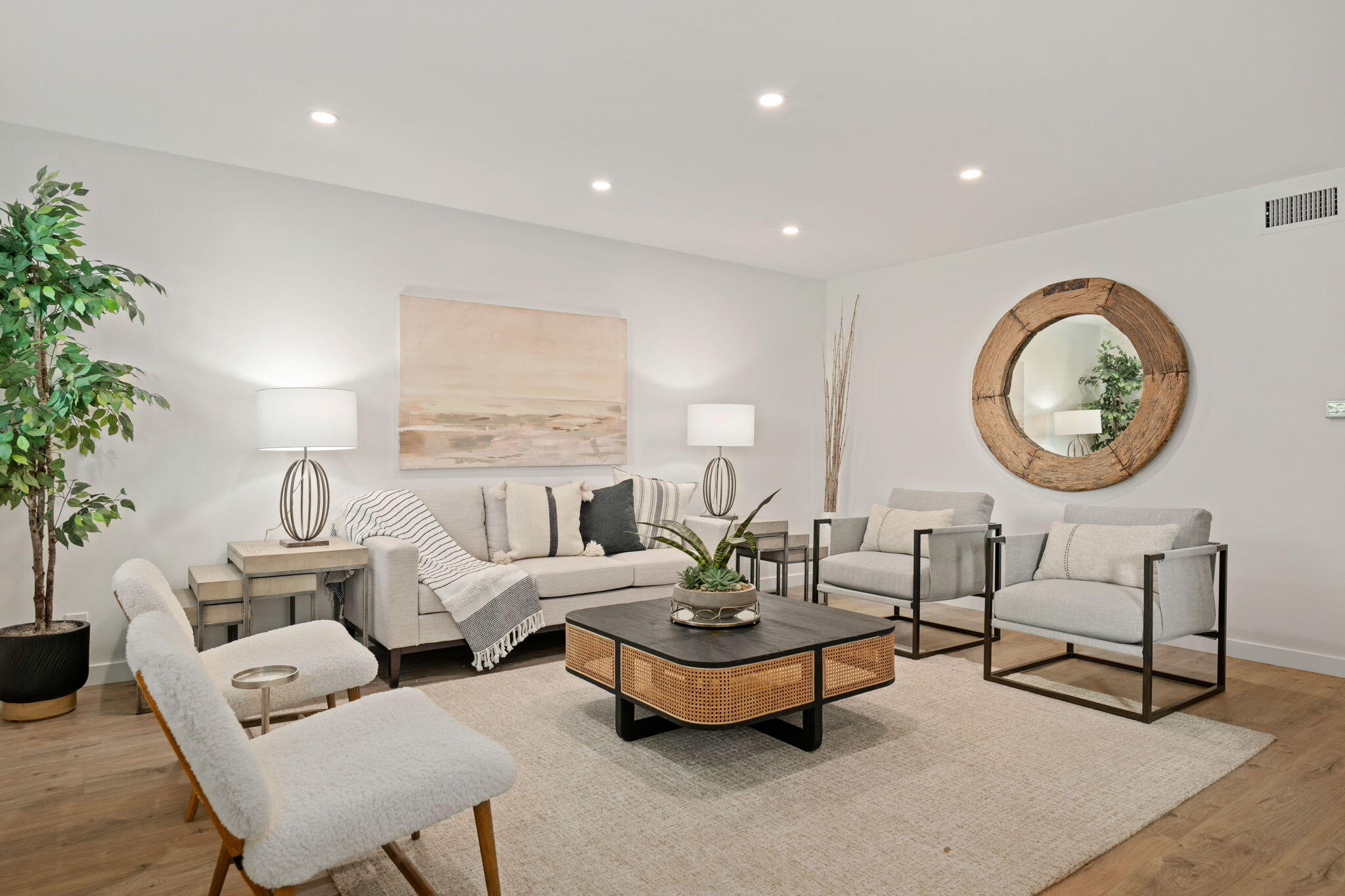 Santa Barbara, California 93101, United States, 2 Bedrooms Bedrooms, ,2 BathroomsBathrooms,Residential,Active,167460