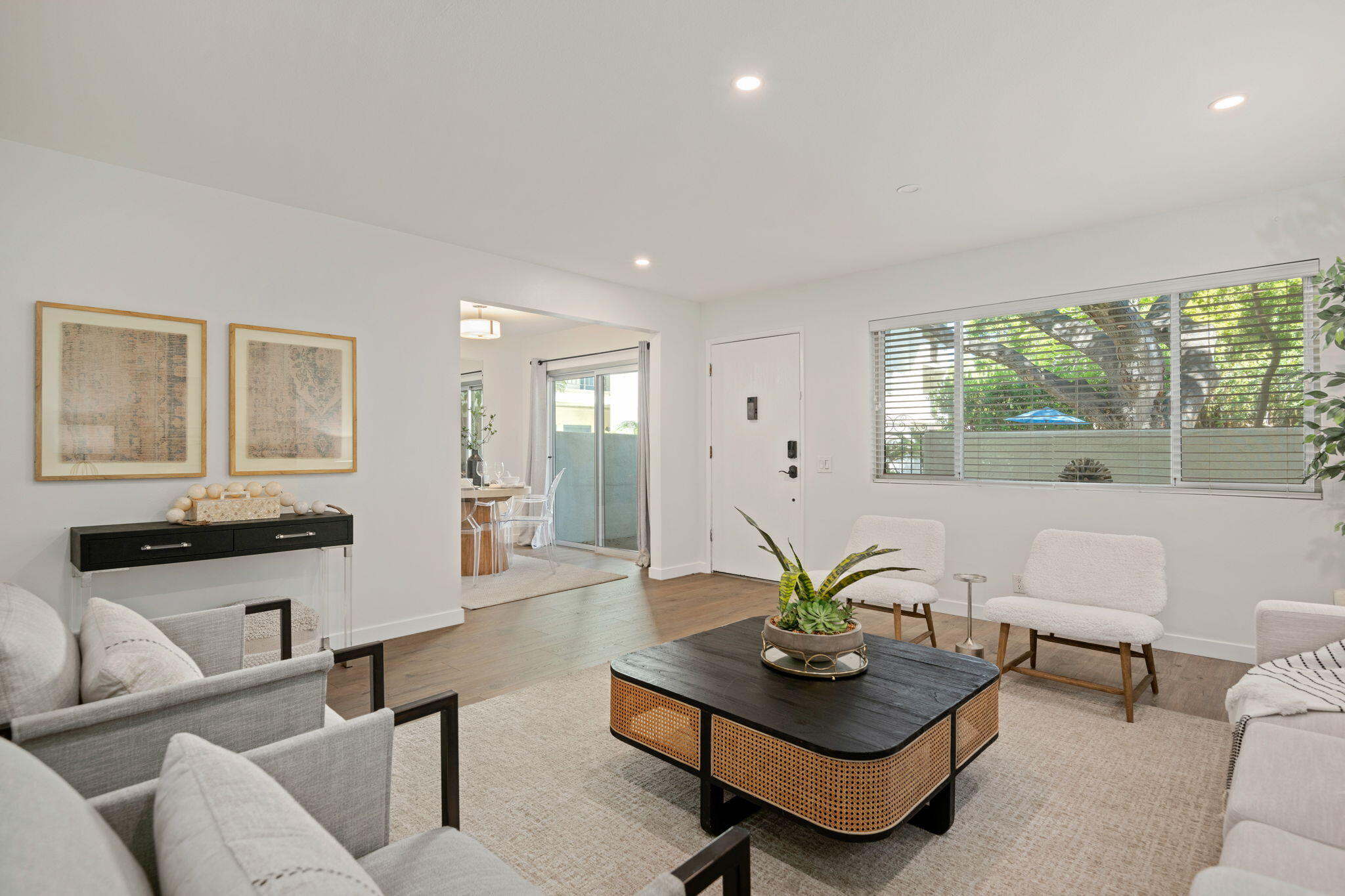 Santa Barbara, California 93101, United States, 2 Bedrooms Bedrooms, ,2 BathroomsBathrooms,Residential,Active,167460