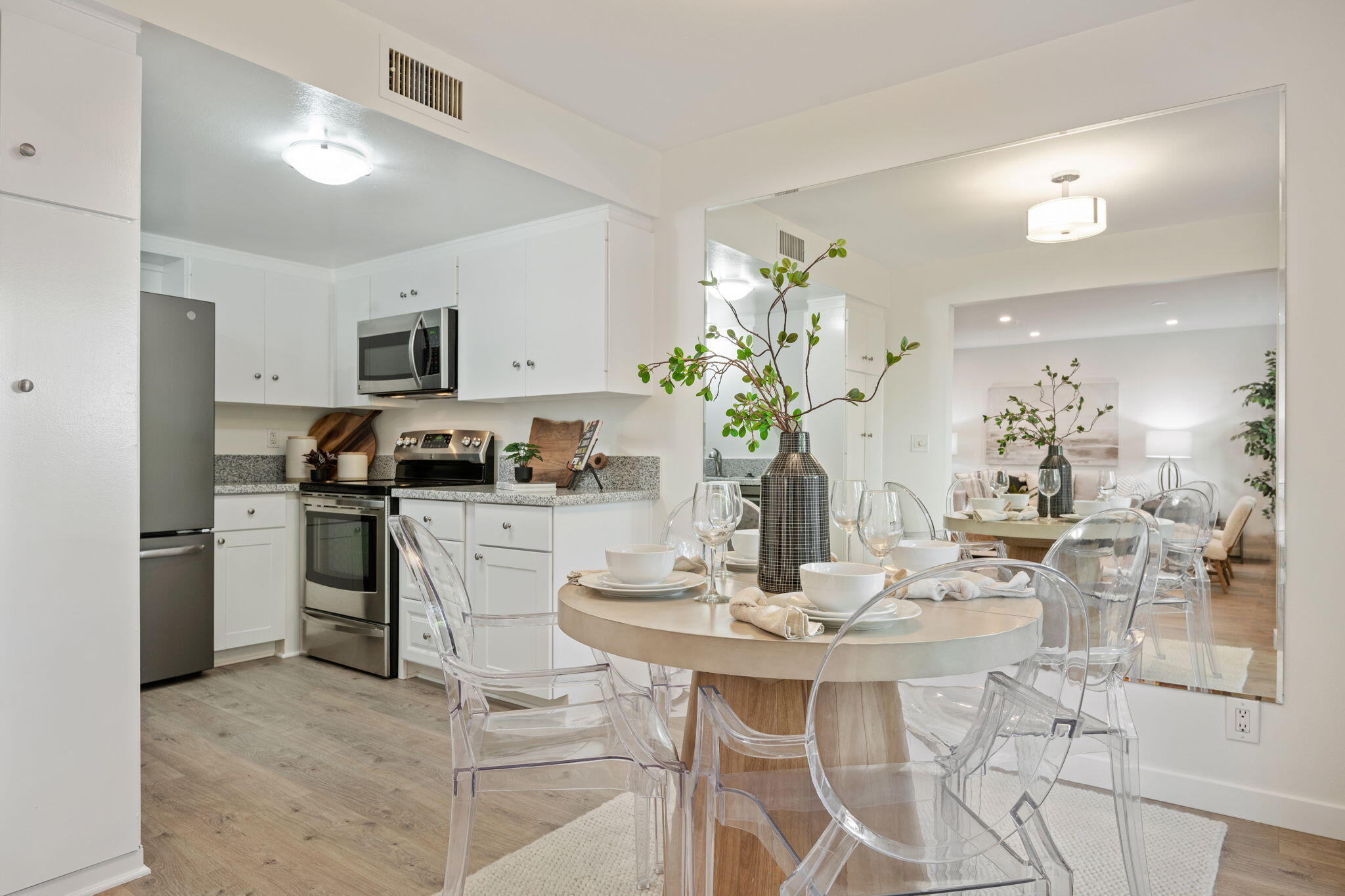 Santa Barbara, California 93101, United States, 2 Bedrooms Bedrooms, ,2 BathroomsBathrooms,Residential,Active,167460