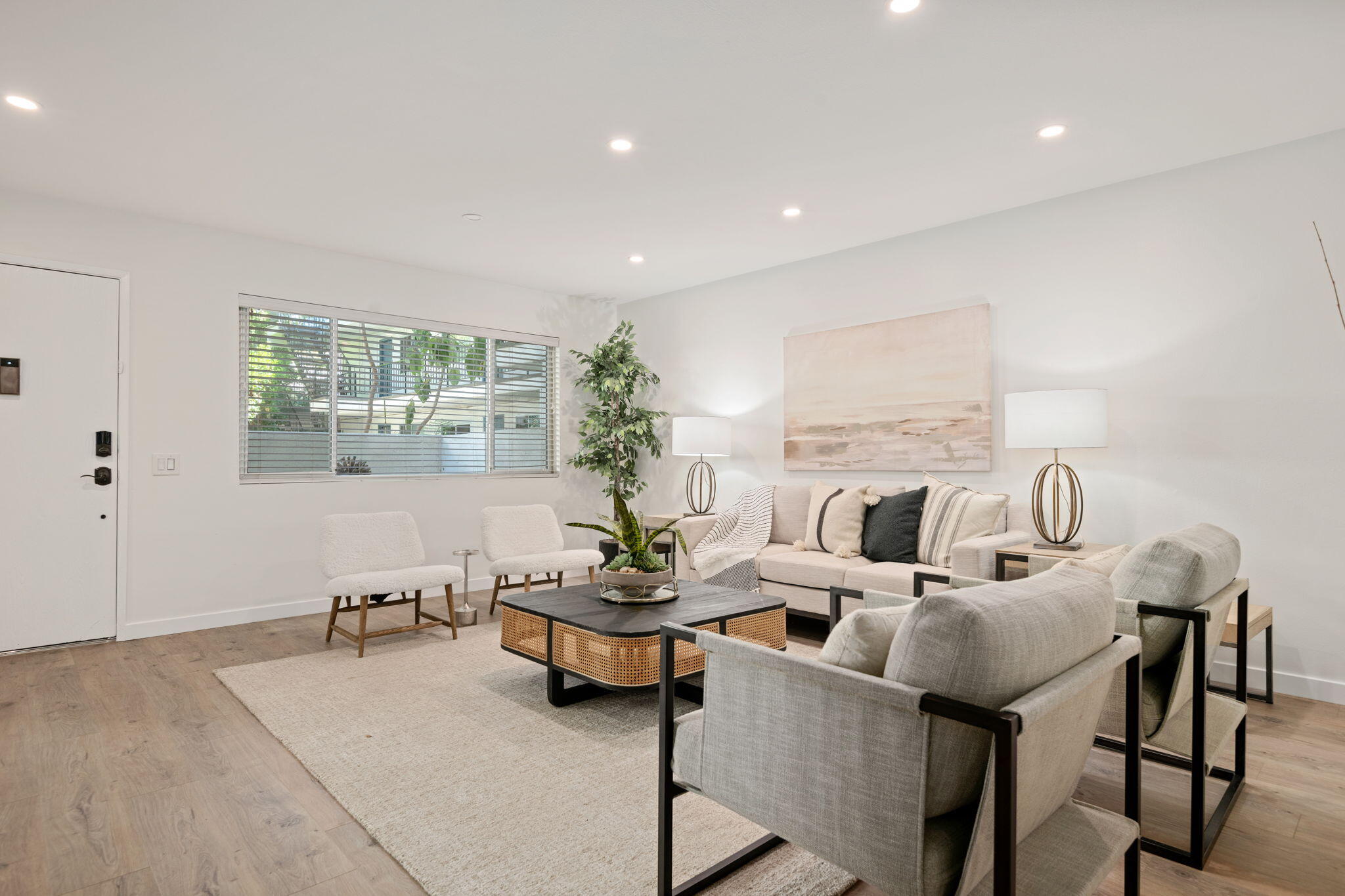 Santa Barbara, California 93101, United States, 2 Bedrooms Bedrooms, ,2 BathroomsBathrooms,Residential,Active,167460