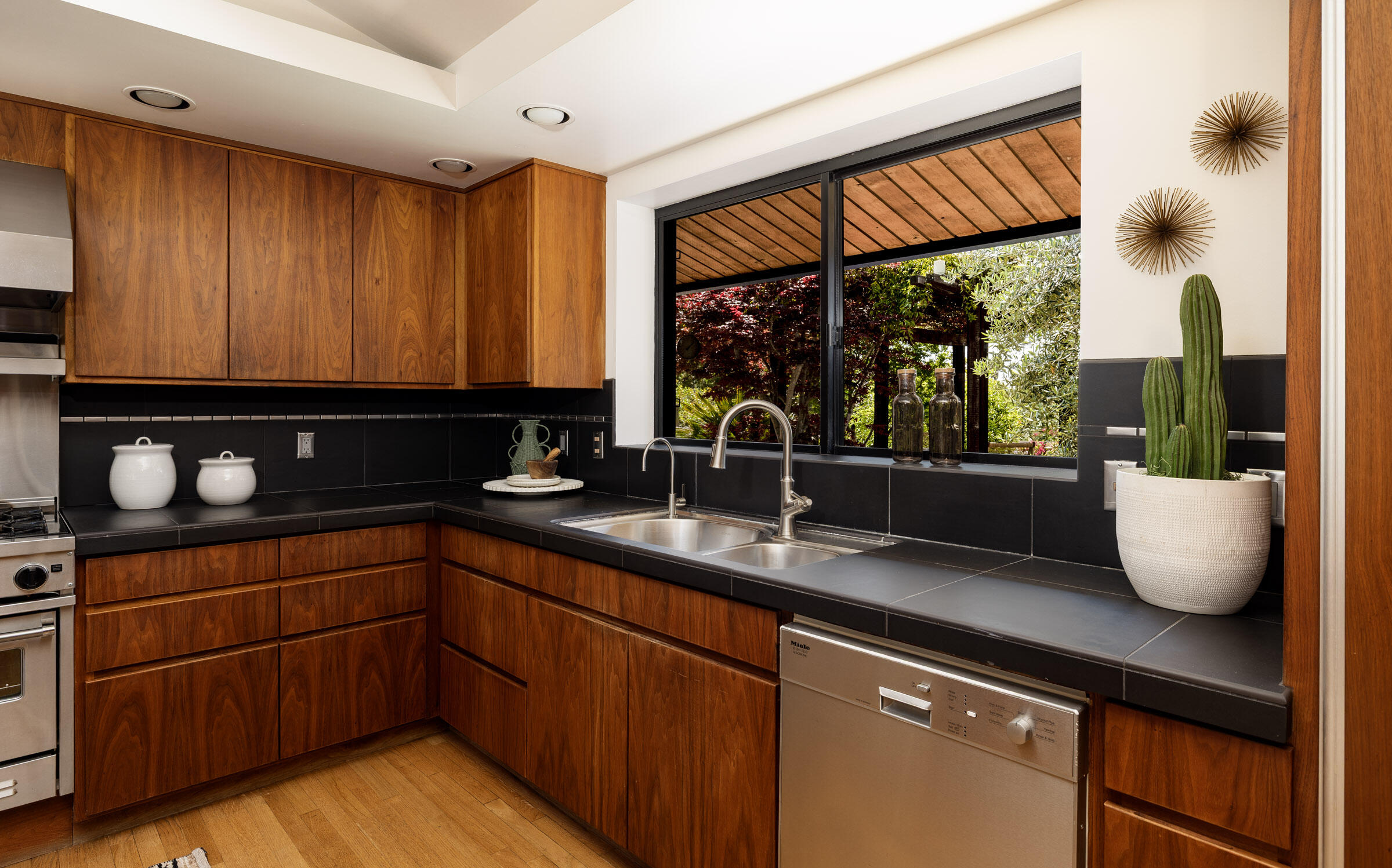 Santa Barbara, California 93110, United States, 4 Bedrooms Bedrooms, ,3 BathroomsBathrooms,Residential,Active,123184