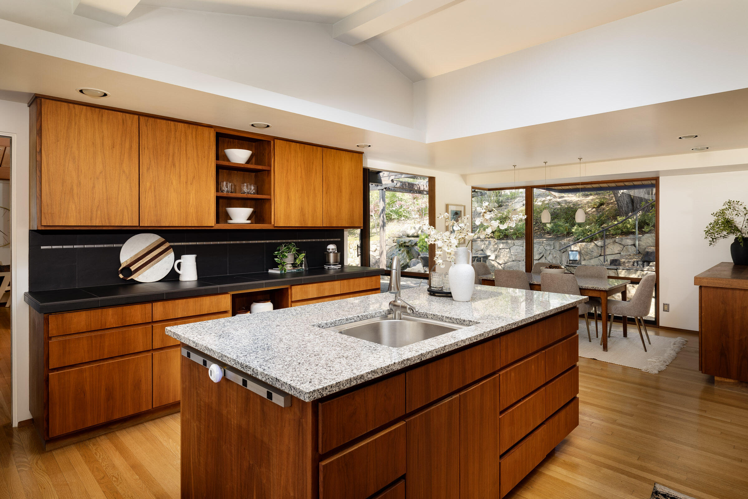 Santa Barbara, California 93110, United States, 4 Bedrooms Bedrooms, ,3 BathroomsBathrooms,Residential,Active,123184