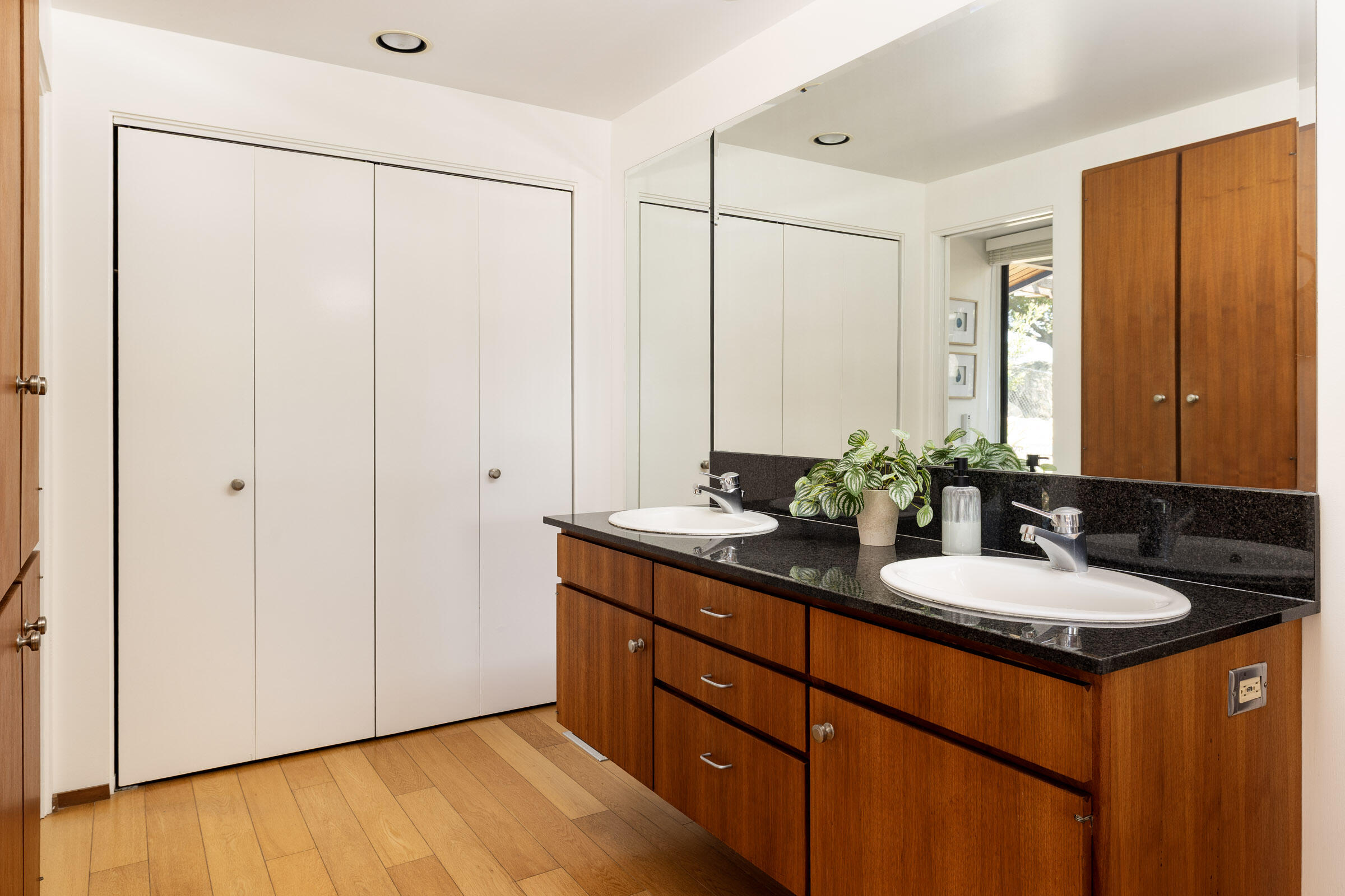 Santa Barbara, California 93110, United States, 4 Bedrooms Bedrooms, ,3 BathroomsBathrooms,Residential,Active,123184