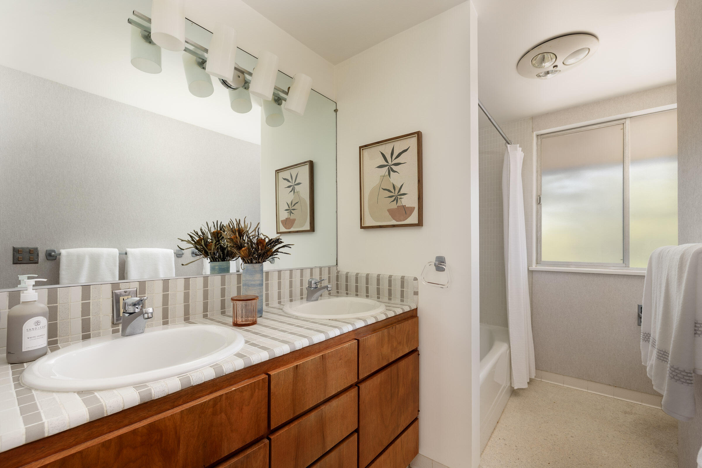 Santa Barbara, California 93110, United States, 4 Bedrooms Bedrooms, ,3 BathroomsBathrooms,Residential,Active,123184