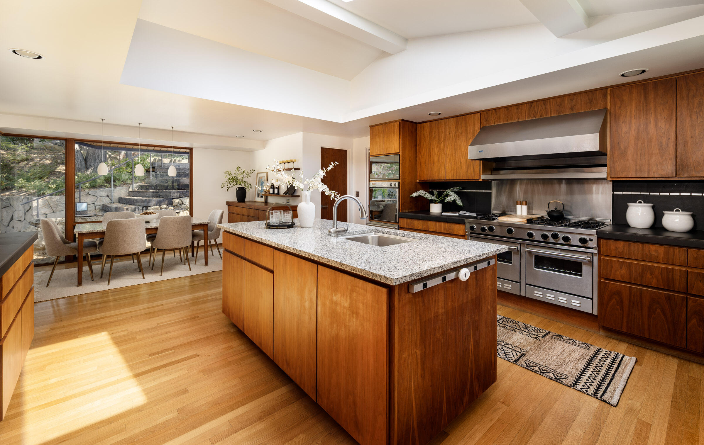 Santa Barbara, California 93110, United States, 4 Bedrooms Bedrooms, ,3 BathroomsBathrooms,Residential,Active,123184