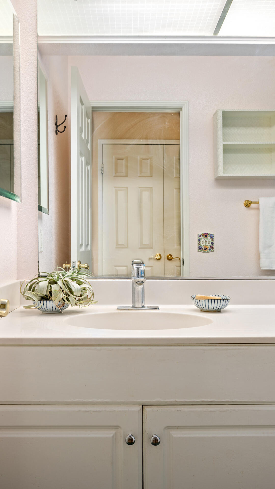 Buellton, California 93427, United States, 3 Bedrooms Bedrooms, ,2 BathroomsBathrooms,Residential,Active,184400