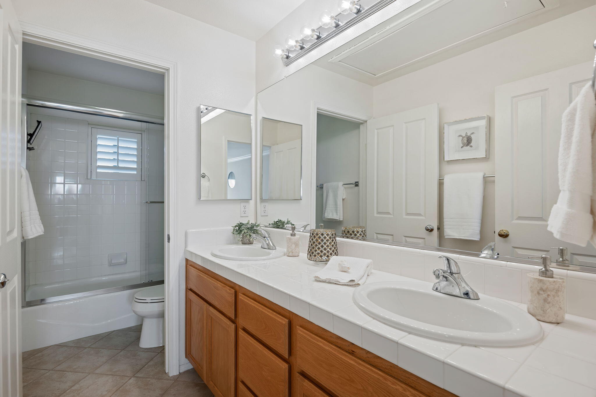 Santa Barbara, California 93111, United States, 4 Bedrooms Bedrooms, ,3 BathroomsBathrooms,Residential,Active,135641