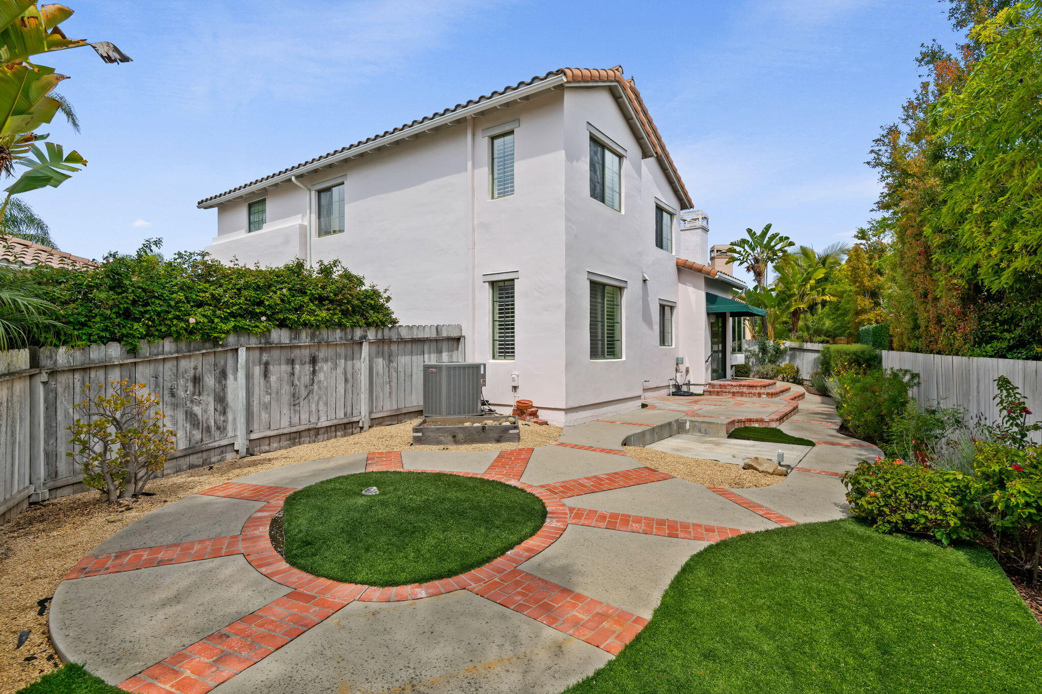 Santa Barbara, California 93111, United States, 4 Bedrooms Bedrooms, ,3 BathroomsBathrooms,Residential,Active,135641