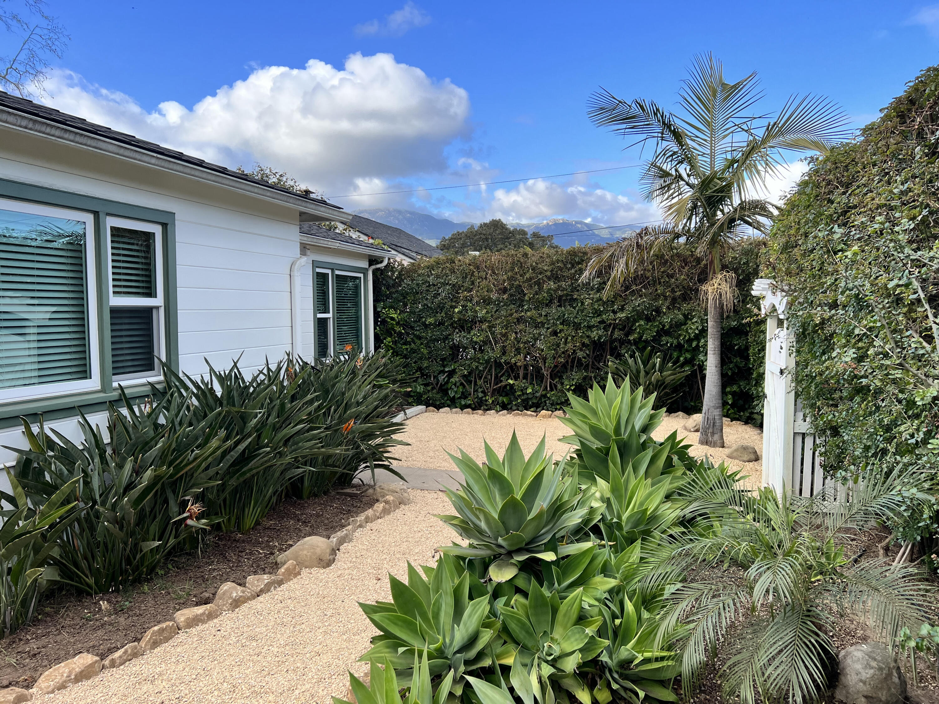 Santa Barbara, California 93101, United States, 3 Bedrooms Bedrooms, ,1 BathroomBathrooms,Residential,Active,59964