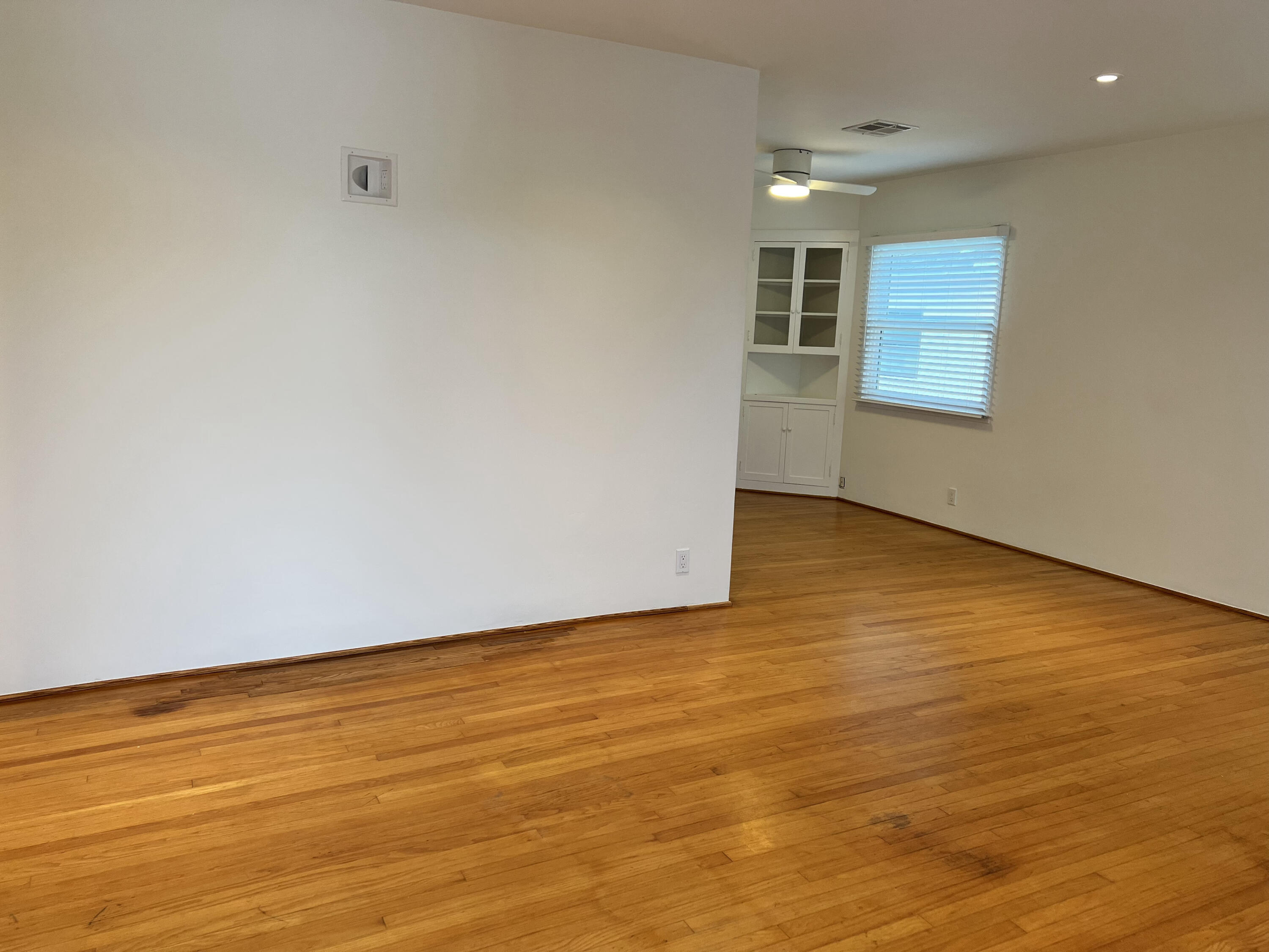 Santa Barbara, California 93101, United States, 3 Bedrooms Bedrooms, ,1 BathroomBathrooms,Residential,Active,59964