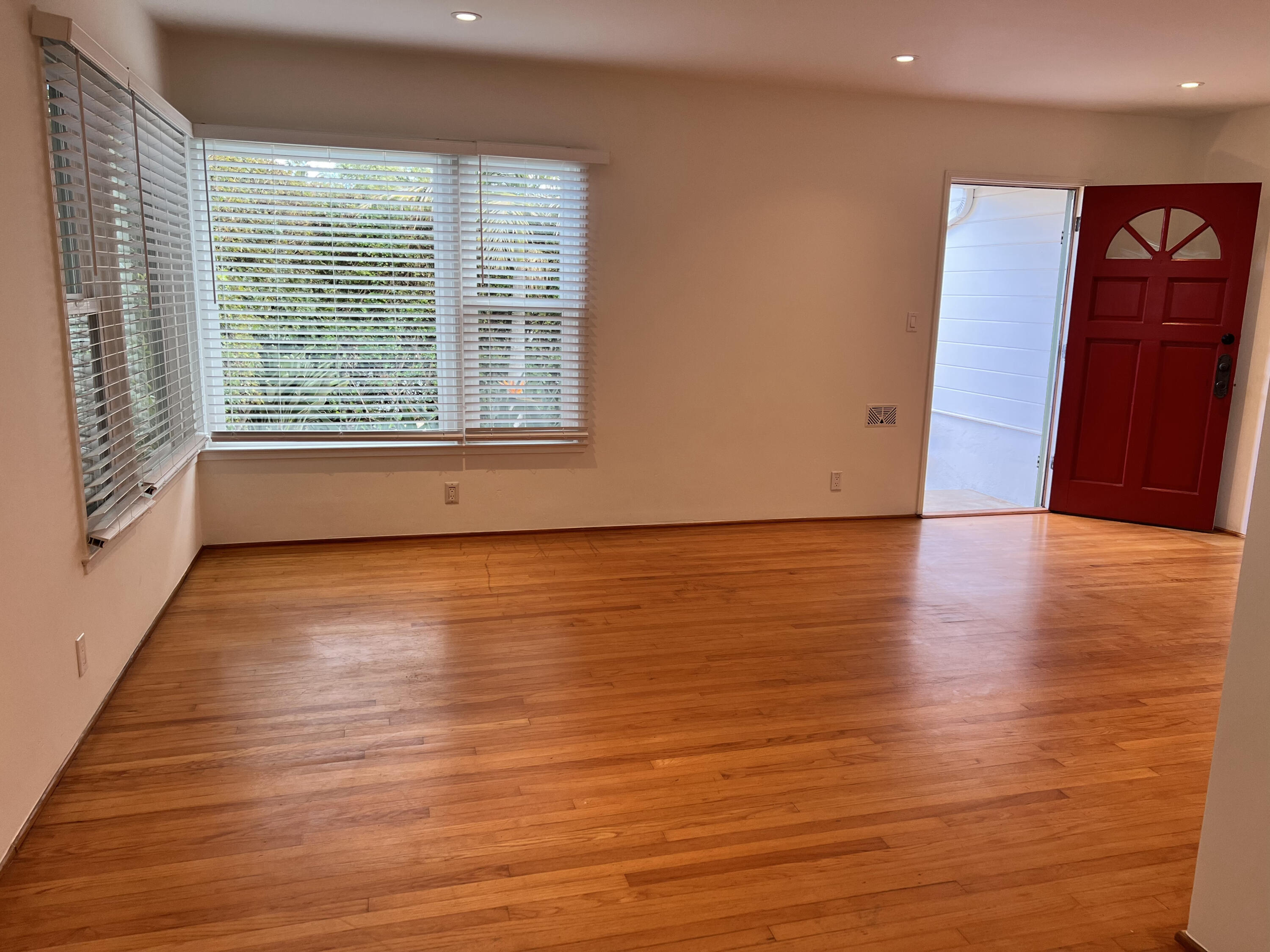 Santa Barbara, California 93101, United States, 3 Bedrooms Bedrooms, ,1 BathroomBathrooms,Residential,Active,59964