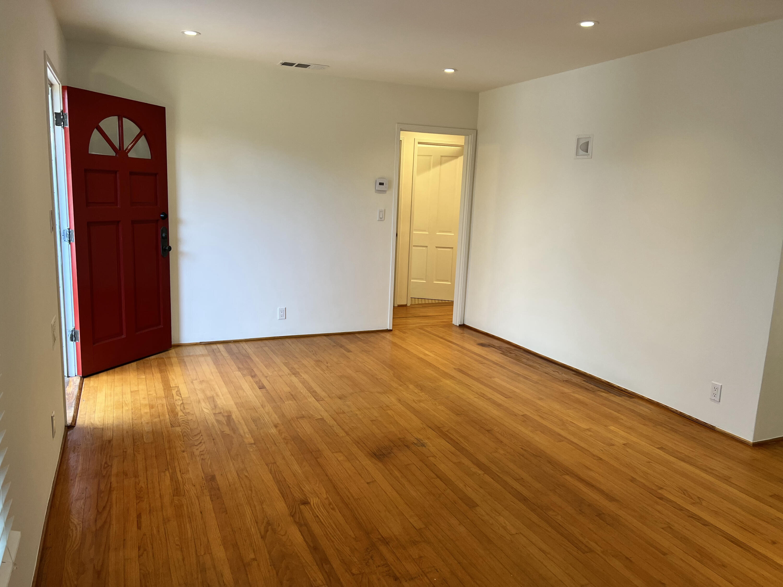 Santa Barbara, California 93101, United States, 3 Bedrooms Bedrooms, ,1 BathroomBathrooms,Residential,Active,59964