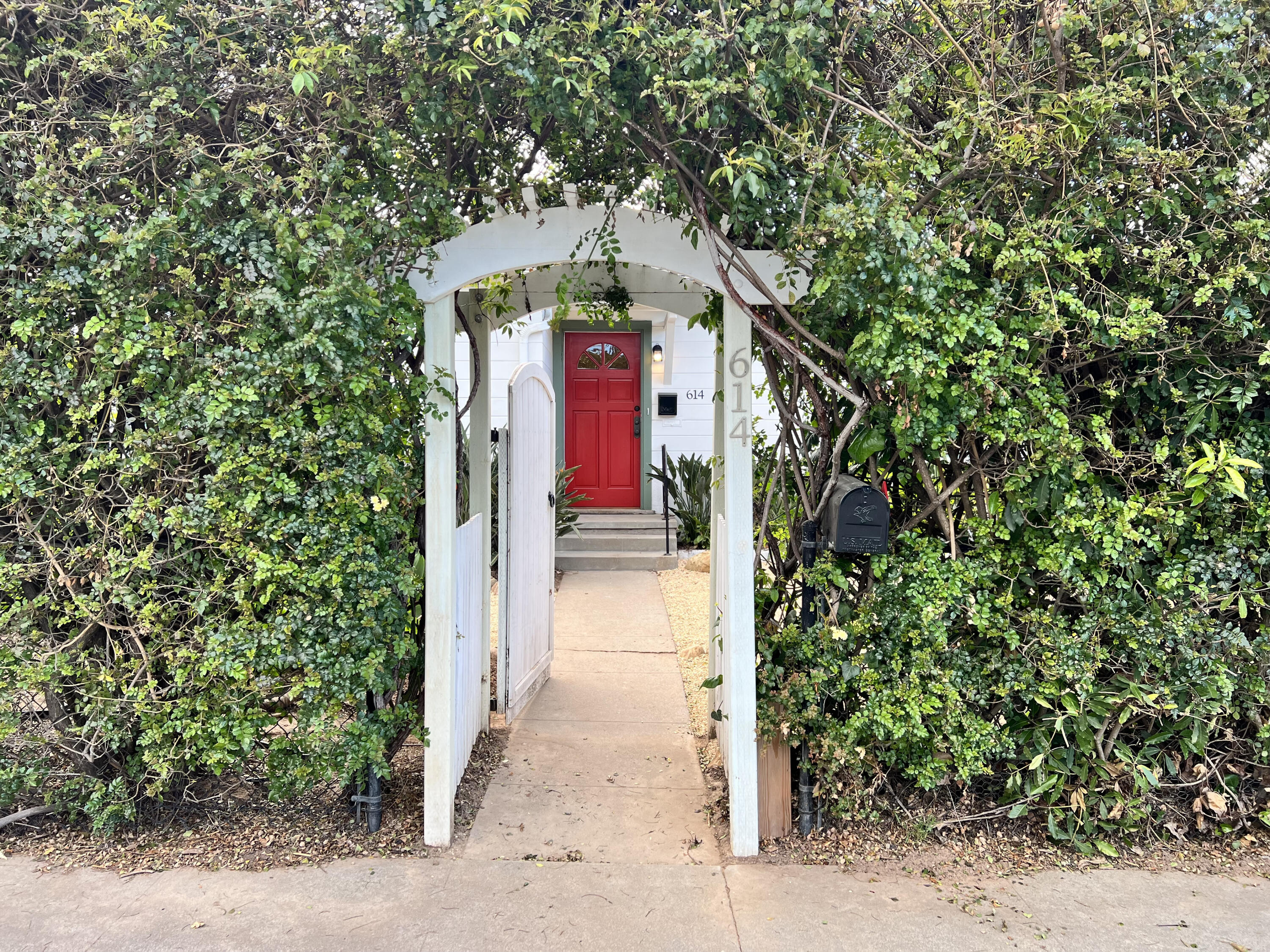 Santa Barbara, California 93101, United States, 3 Bedrooms Bedrooms, ,1 BathroomBathrooms,Residential,Active,59964