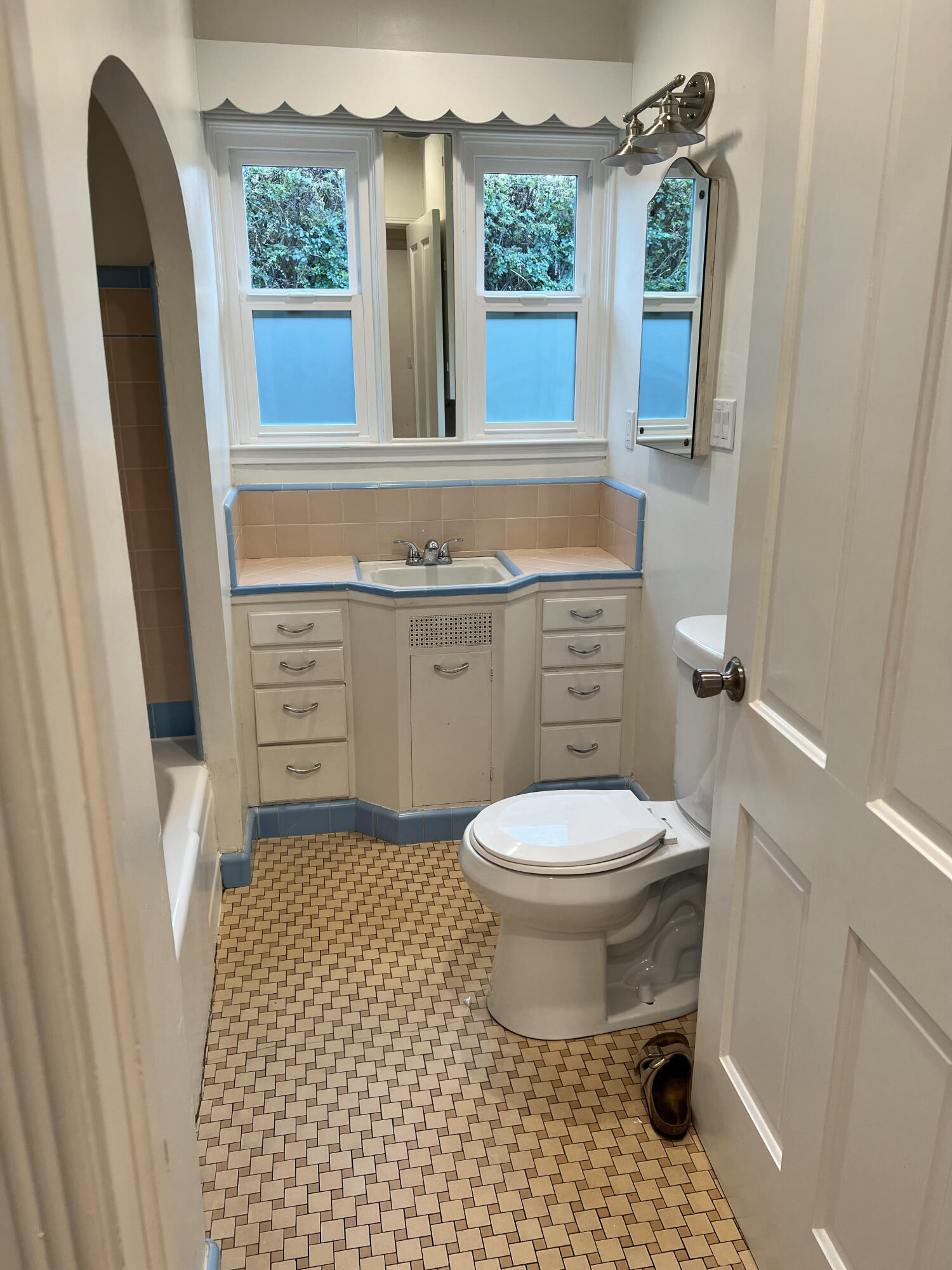 Santa Barbara, California 93101, United States, 3 Bedrooms Bedrooms, ,1 BathroomBathrooms,Residential,Active,59964