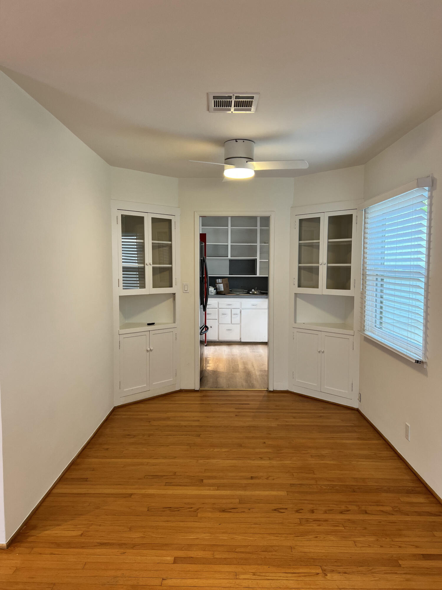 Santa Barbara, California 93101, United States, 3 Bedrooms Bedrooms, ,1 BathroomBathrooms,Residential,Active,59964