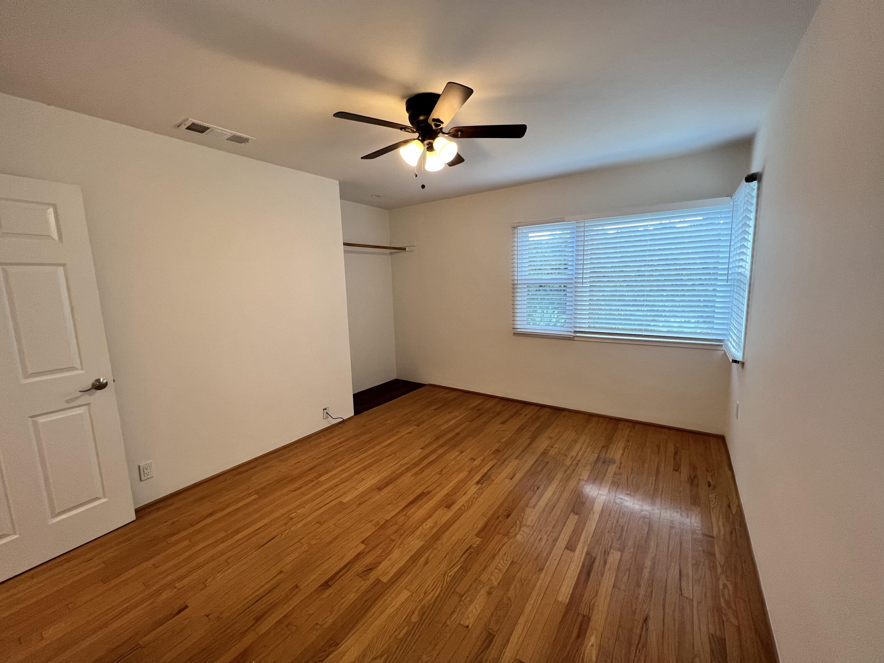 Santa Barbara, California 93101, United States, 3 Bedrooms Bedrooms, ,1 BathroomBathrooms,Residential,Active,59964