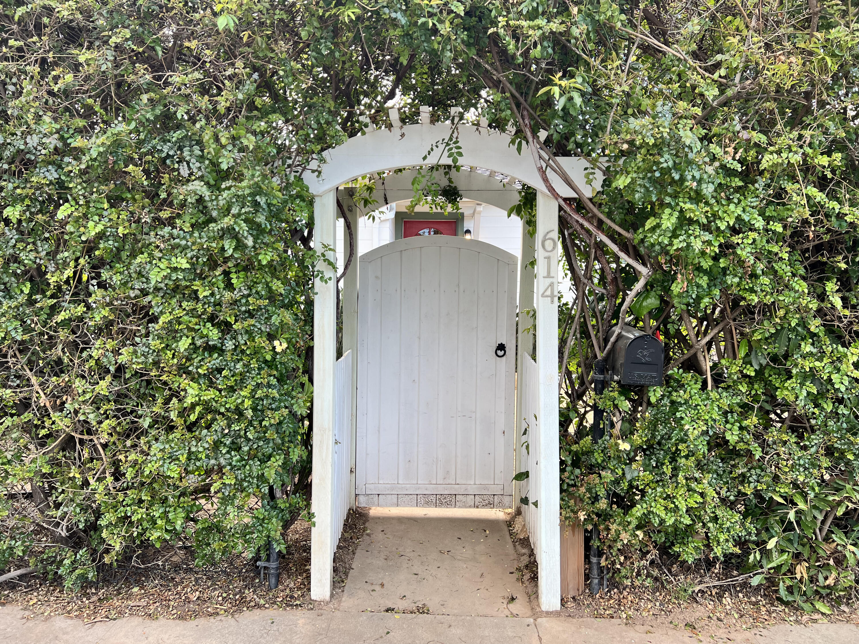 Santa Barbara, California 93101, United States, 3 Bedrooms Bedrooms, ,1 BathroomBathrooms,Residential,Active,59964