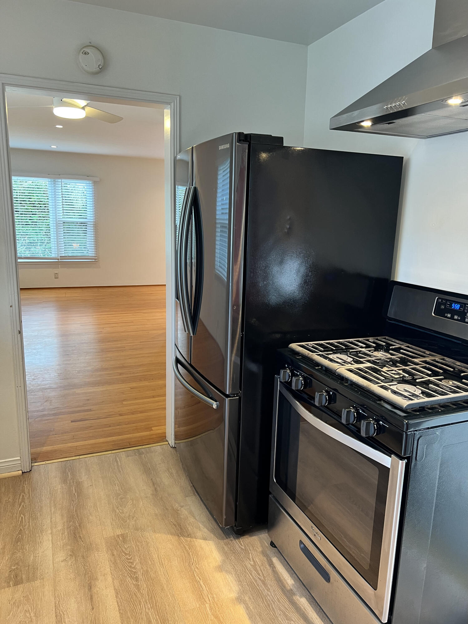 Santa Barbara, California 93101, United States, 3 Bedrooms Bedrooms, ,1 BathroomBathrooms,Residential,Active,59964