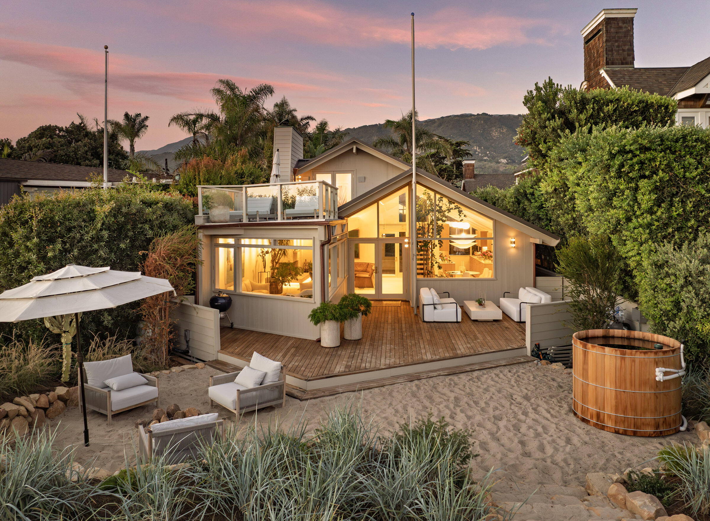 Carpinteria, California 93013, United States, 5 Bedrooms Bedrooms, ,4 BathroomsBathrooms,Residential,Active,222295