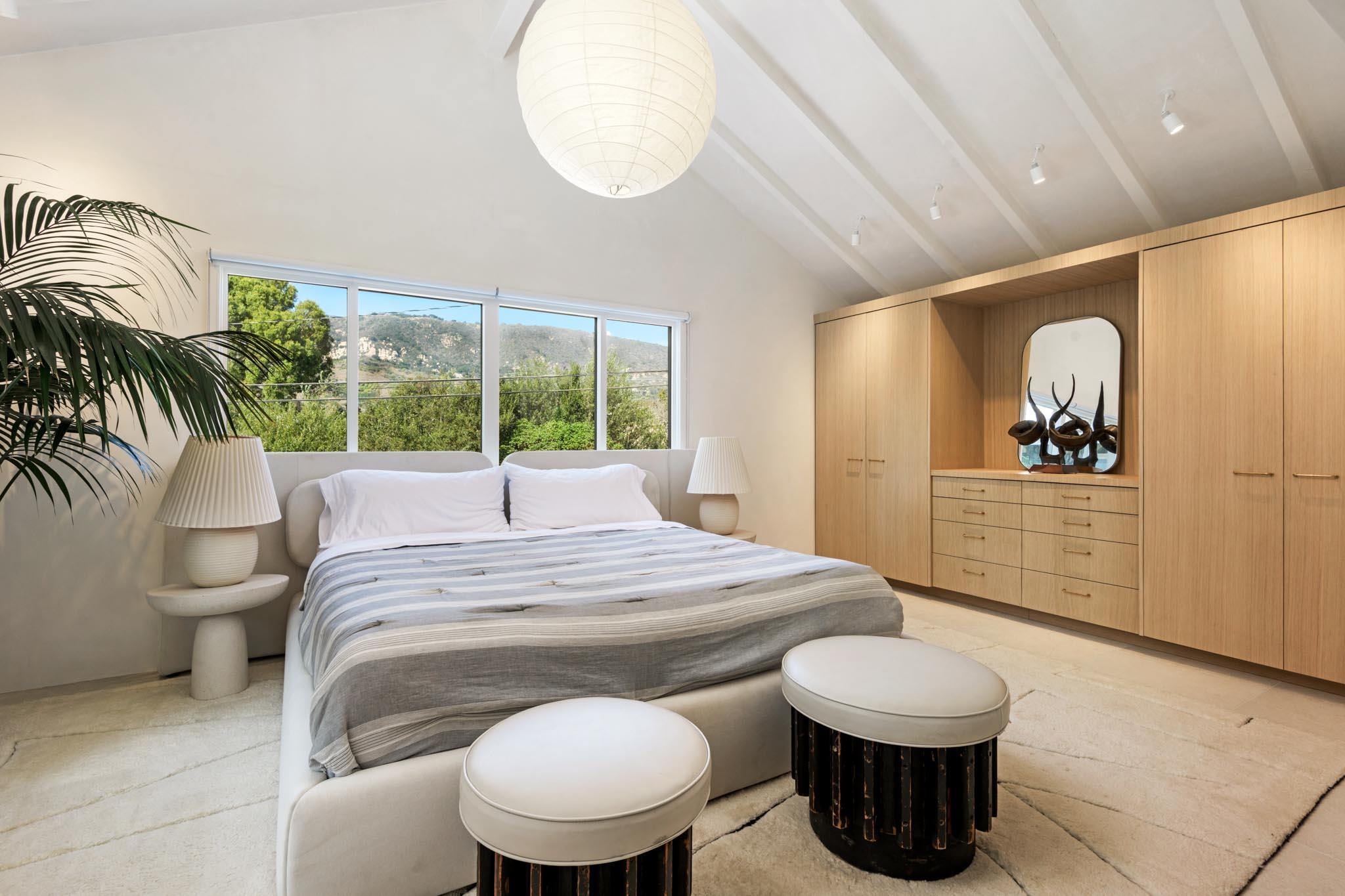 Carpinteria, California 93013, United States, 5 Bedrooms Bedrooms, ,4 BathroomsBathrooms,Residential,Active,222295