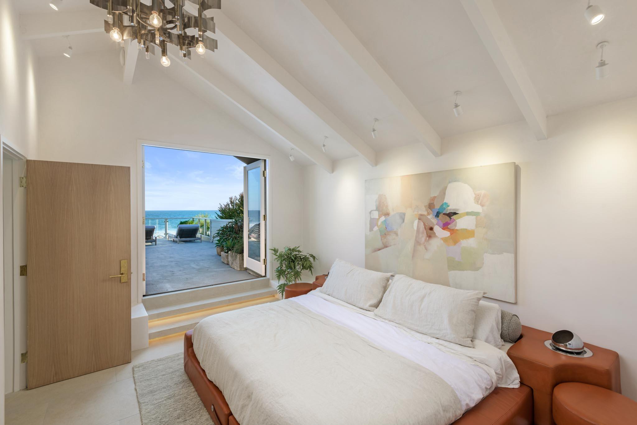 Carpinteria, California 93013, United States, 5 Bedrooms Bedrooms, ,4 BathroomsBathrooms,Residential,Active,222295