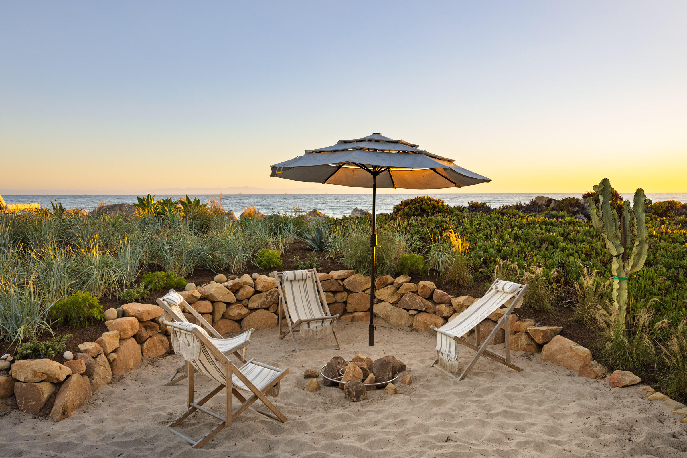 Carpinteria, California 93013, United States, 5 Bedrooms Bedrooms, ,4 BathroomsBathrooms,Residential,Active,222295