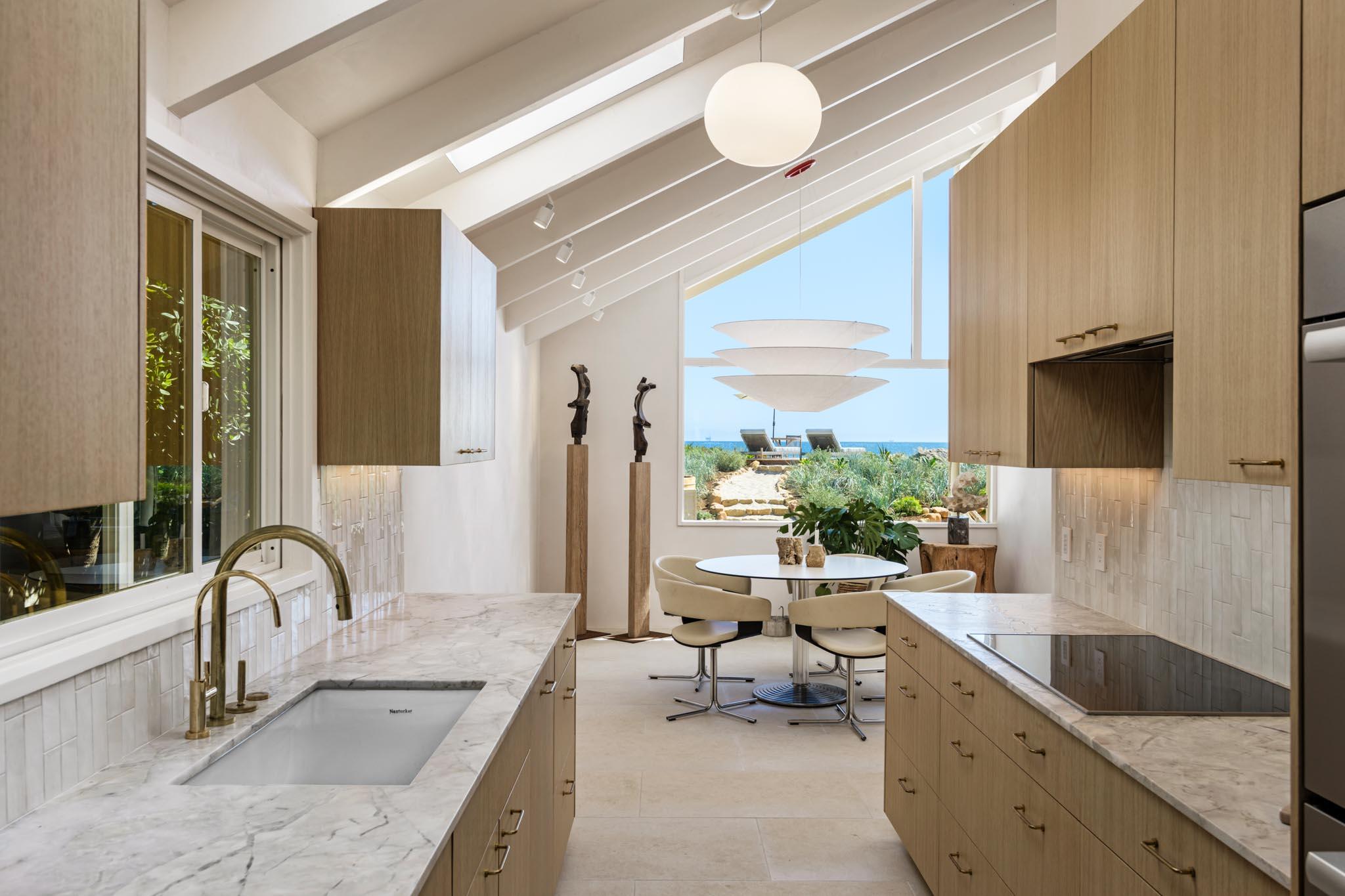 Carpinteria, California 93013, United States, 5 Bedrooms Bedrooms, ,4 BathroomsBathrooms,Residential,Active,222295