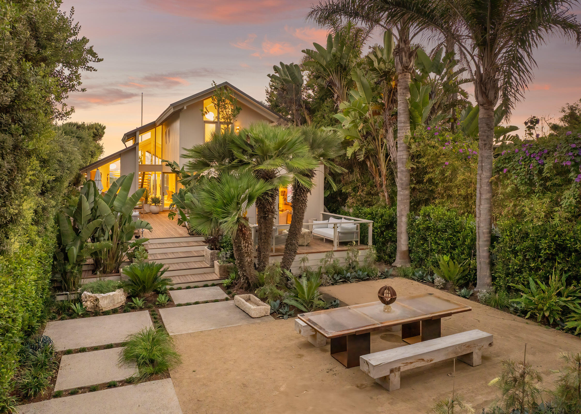 Carpinteria, California 93013, United States, 5 Bedrooms Bedrooms, ,4 BathroomsBathrooms,Residential,Active,222295