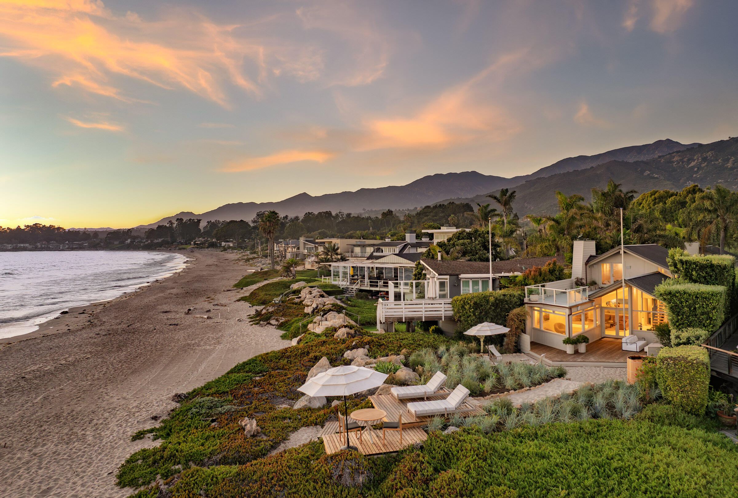 Carpinteria, California 93013, United States, 5 Bedrooms Bedrooms, ,4 BathroomsBathrooms,Residential,Active,222295