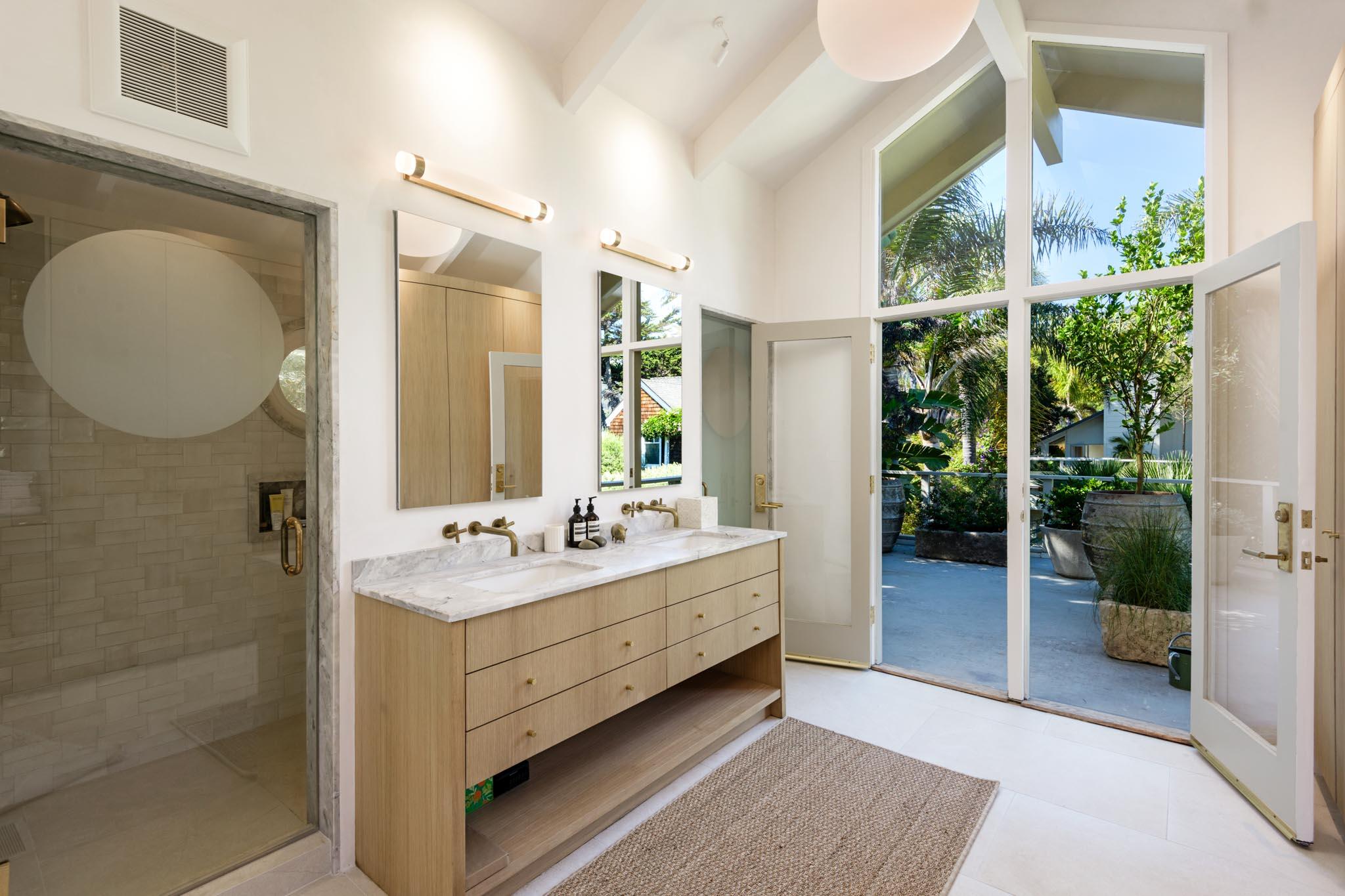 Carpinteria, California 93013, United States, 5 Bedrooms Bedrooms, ,4 BathroomsBathrooms,Residential,Active,222295