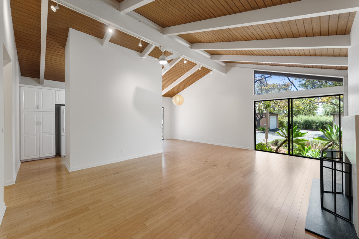 555 N La Cumbre Road