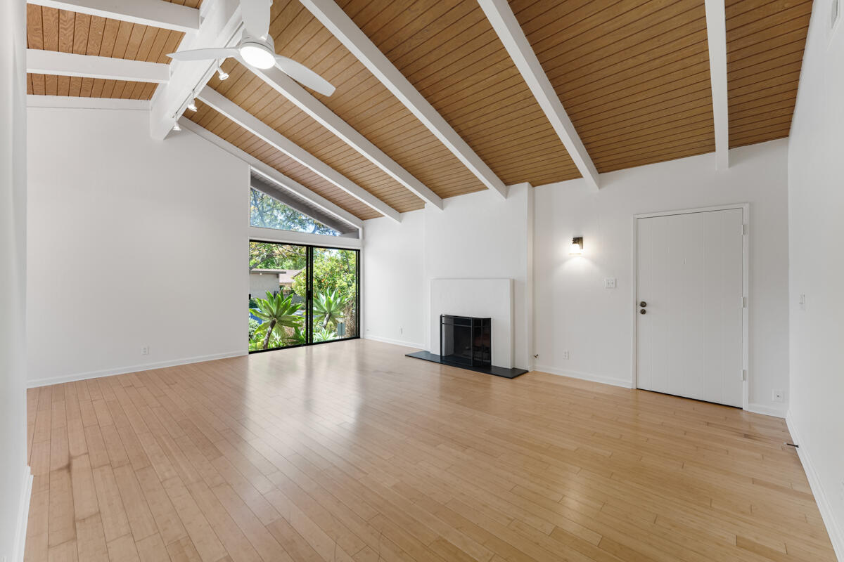 555 N La Cumbre Road
