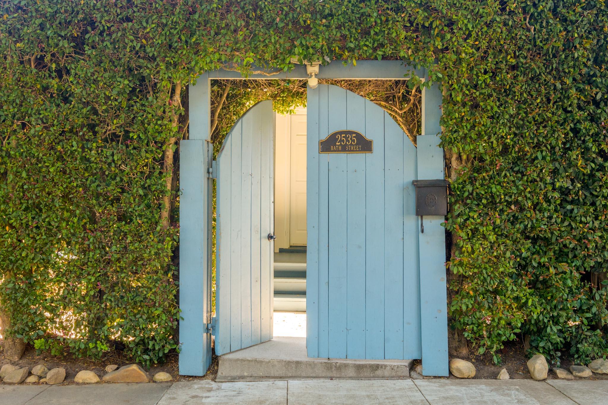 Santa Barbara, California 93105, United States, 4 Bedrooms Bedrooms, ,3 BathroomsBathrooms,Residential,Active,105158