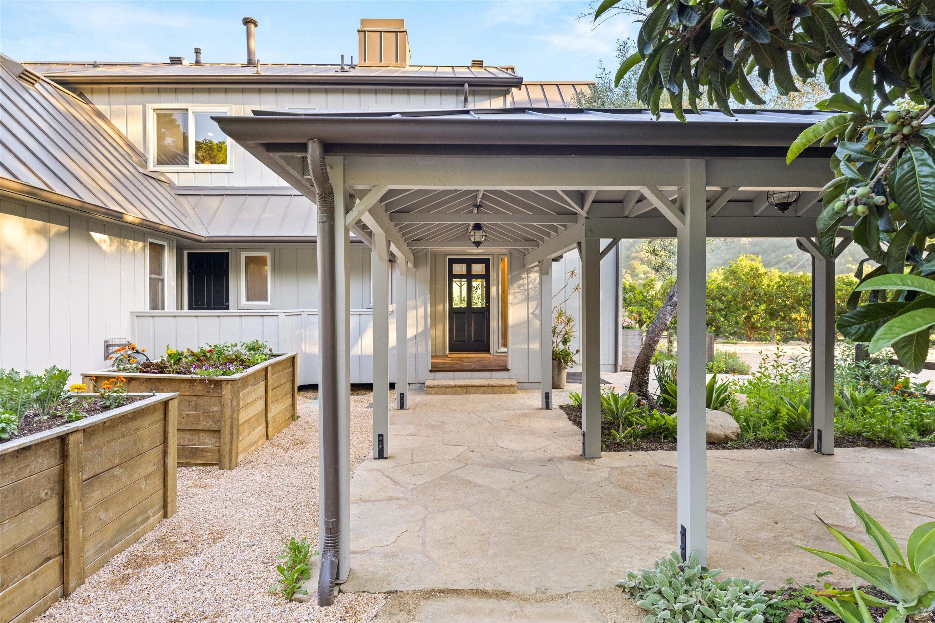 Carpinteria, California 93013, United States, 4 Bedrooms Bedrooms, ,5 BathroomsBathrooms,Residential,Active,125105