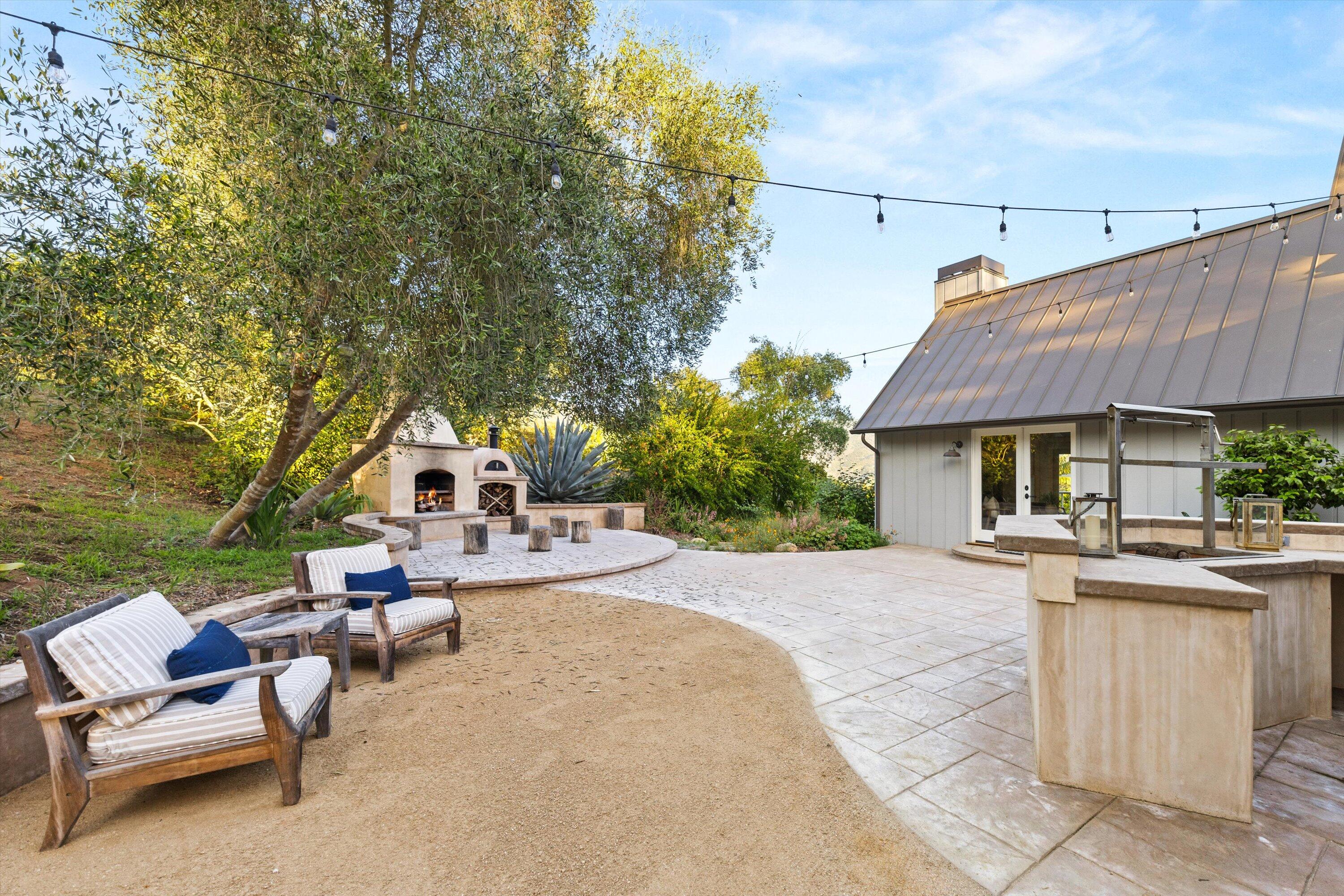 Carpinteria, California 93013, United States, 4 Bedrooms Bedrooms, ,5 BathroomsBathrooms,Residential,Active,125105