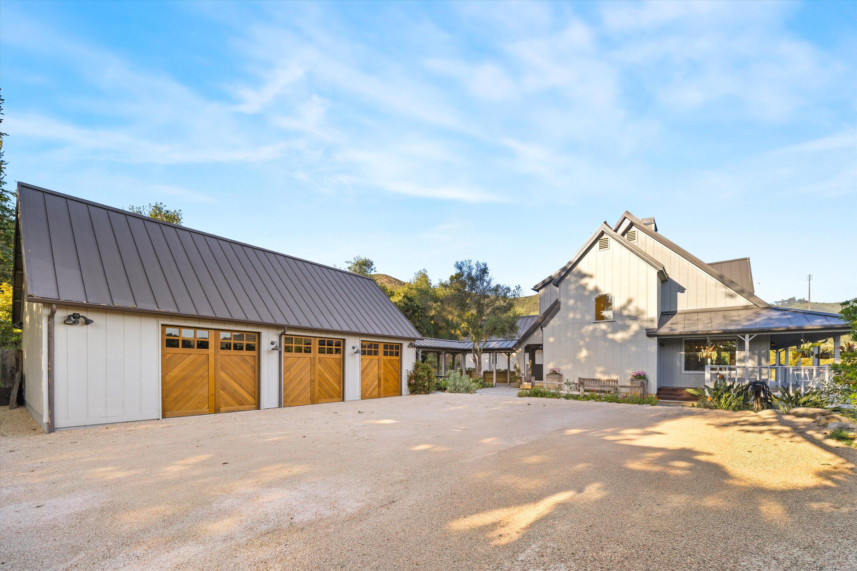 Carpinteria, California 93013, United States, 4 Bedrooms Bedrooms, ,5 BathroomsBathrooms,Residential,Active,125105