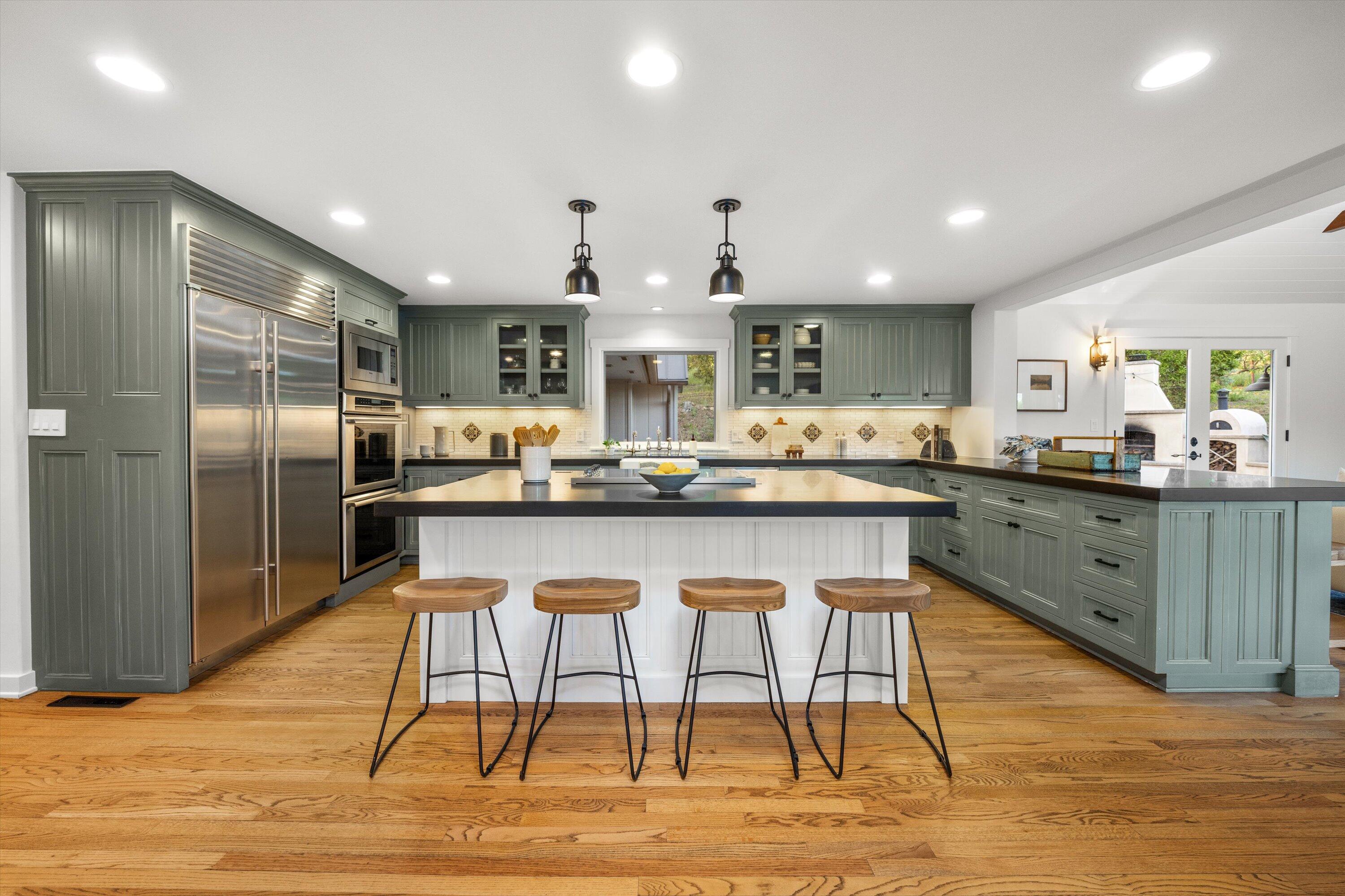 Carpinteria, California 93013, United States, 4 Bedrooms Bedrooms, ,5 BathroomsBathrooms,Residential,Active,125105