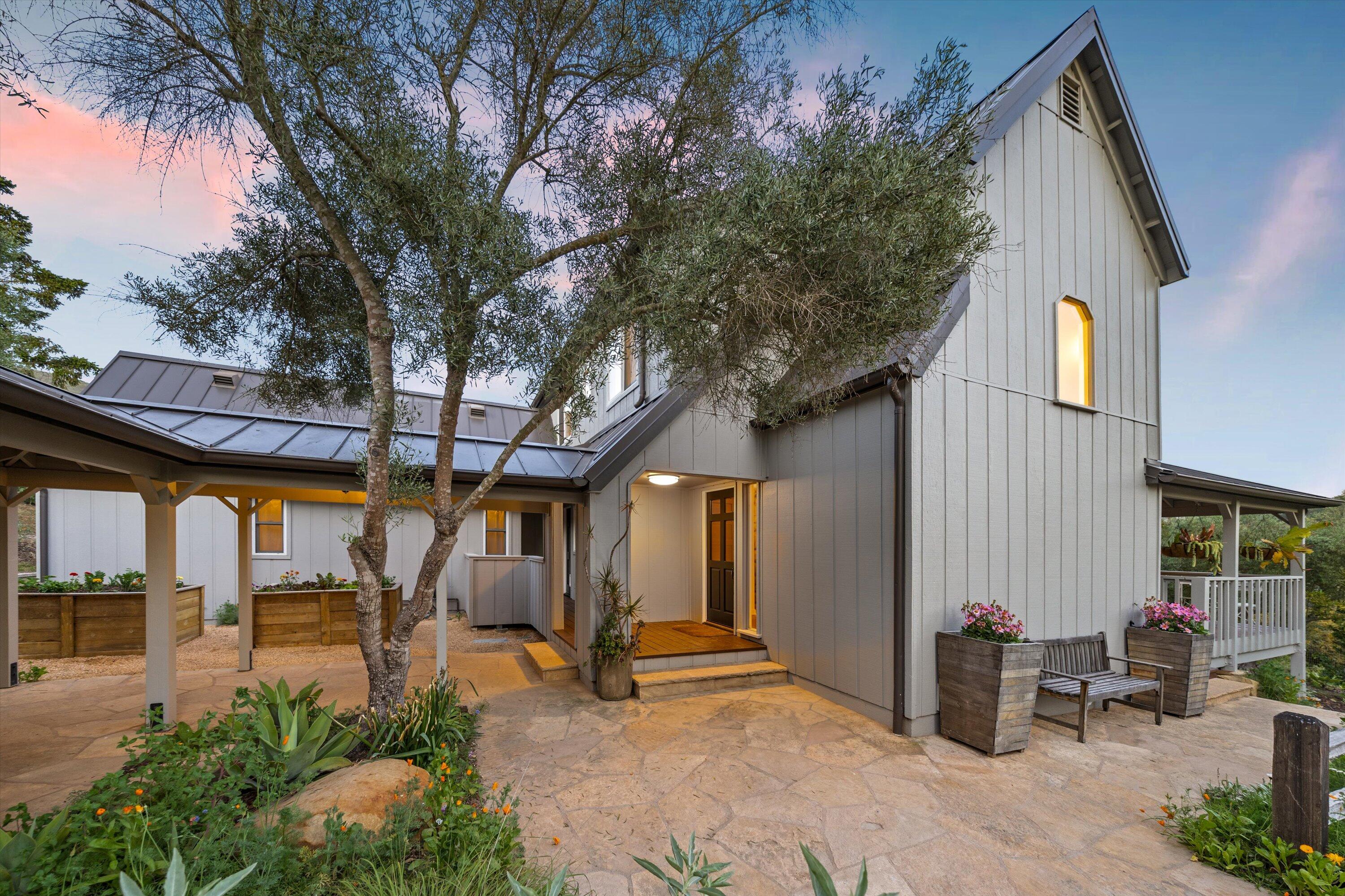 Carpinteria, California 93013, United States, 4 Bedrooms Bedrooms, ,5 BathroomsBathrooms,Residential,Active,125105