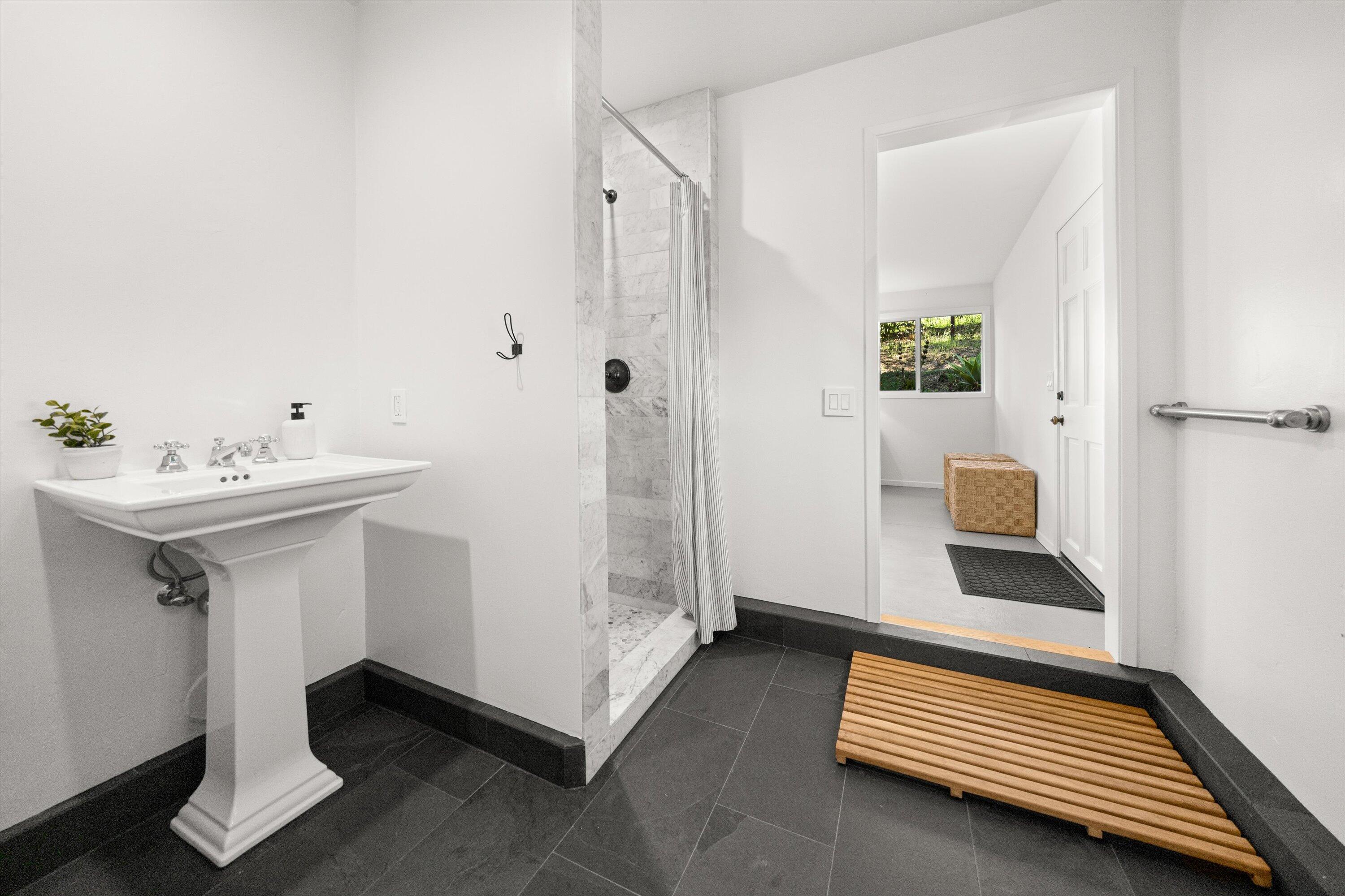 Carpinteria, California 93013, United States, 4 Bedrooms Bedrooms, ,5 BathroomsBathrooms,Residential,Active,125105