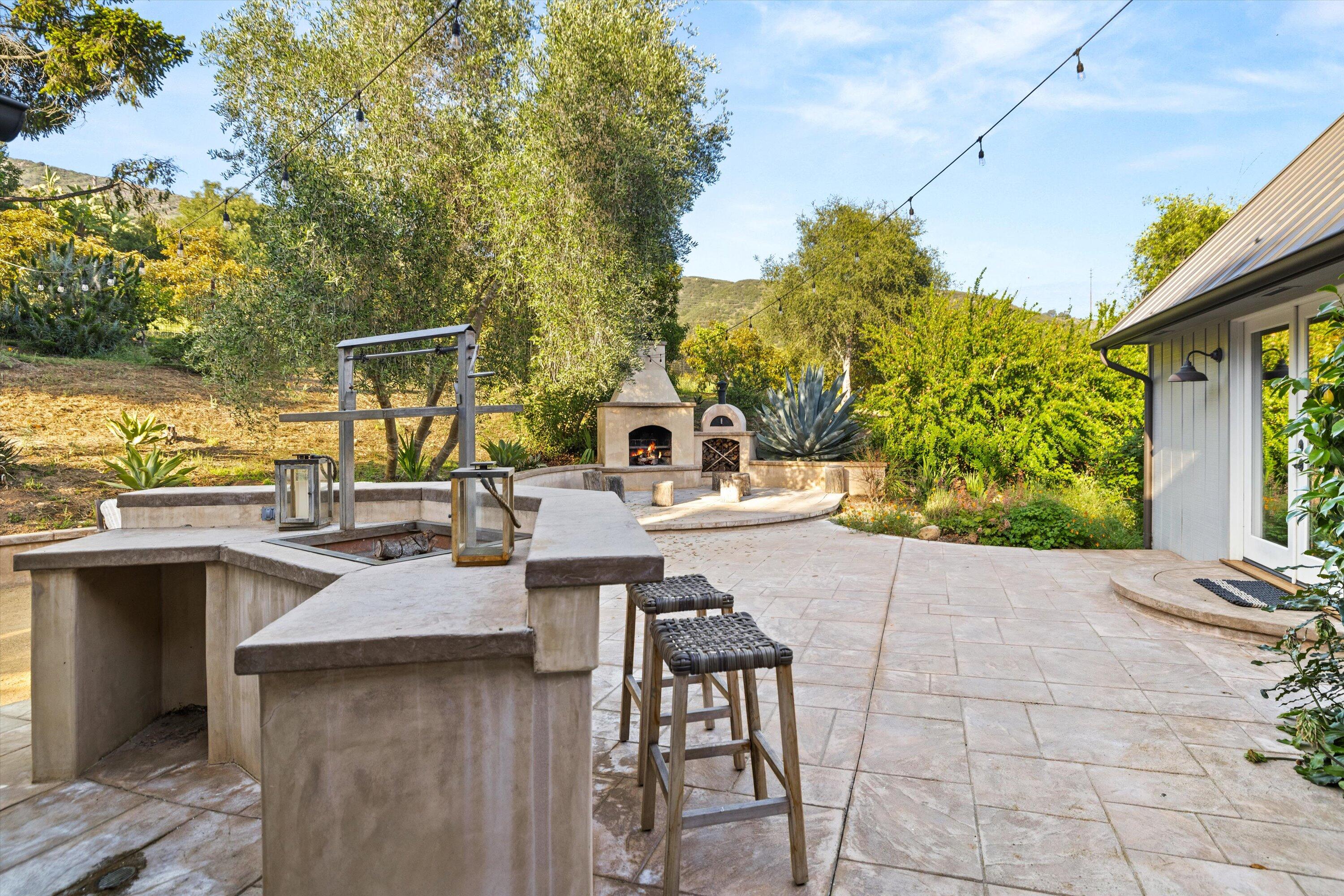 Carpinteria, California 93013, United States, 4 Bedrooms Bedrooms, ,5 BathroomsBathrooms,Residential,Active,125105