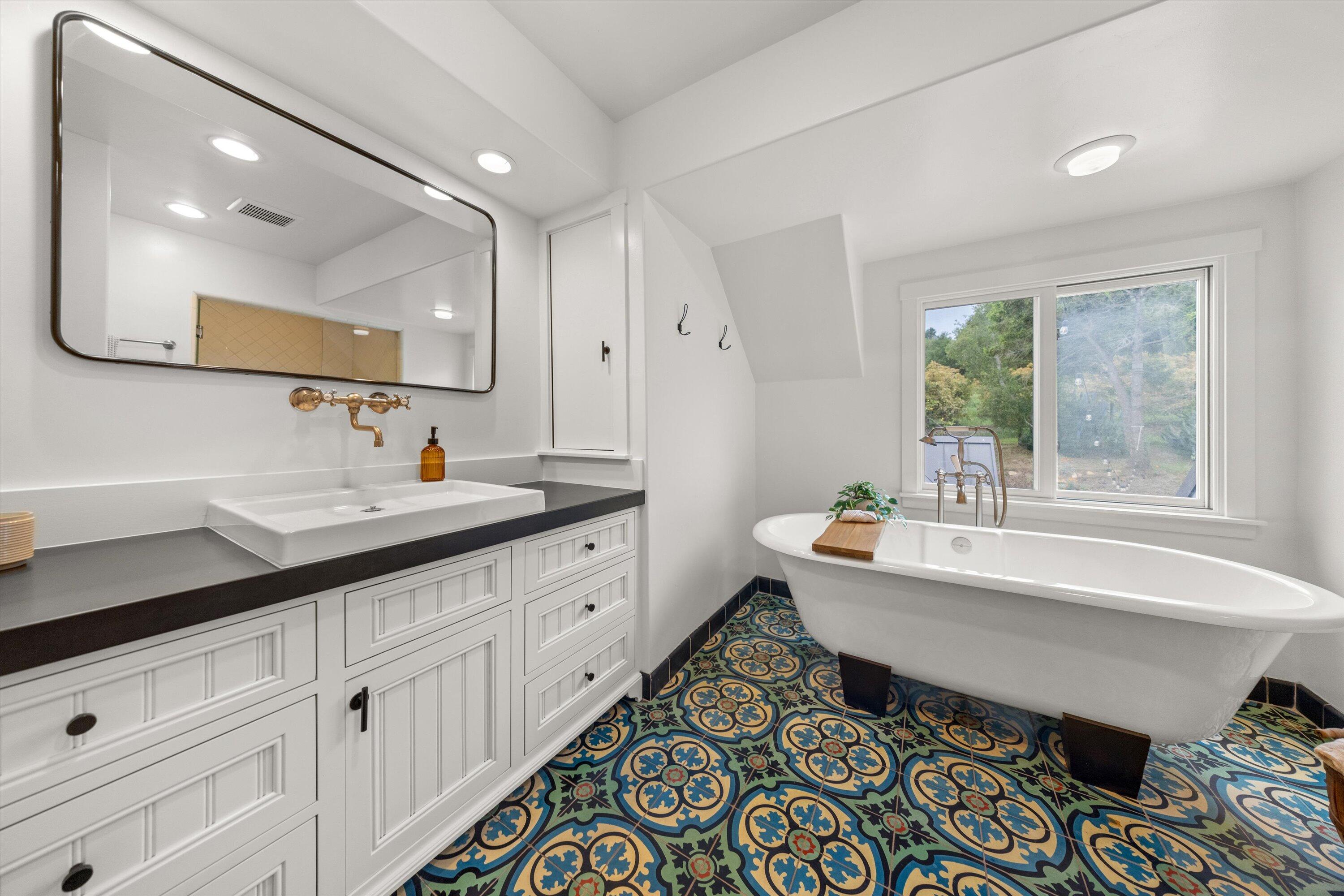 Carpinteria, California 93013, United States, 4 Bedrooms Bedrooms, ,5 BathroomsBathrooms,Residential,Active,125105