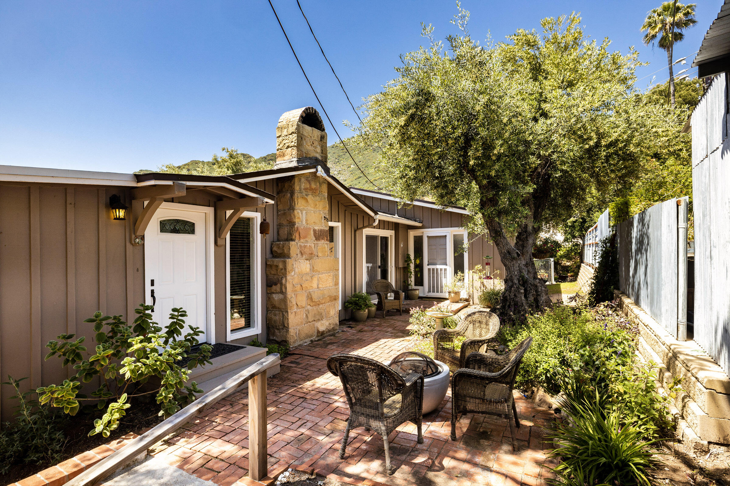 Santa Barbara, California 93105, United States, 3 Bedrooms Bedrooms, ,3 BathroomsBathrooms,Residential,Pending,72690