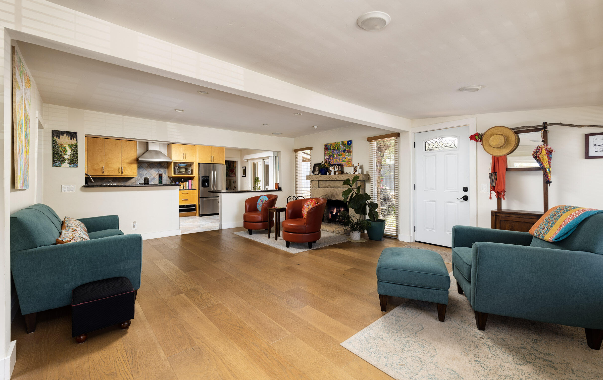 Santa Barbara, California 93105, United States, 3 Bedrooms Bedrooms, ,3 BathroomsBathrooms,Residential,Pending,72690