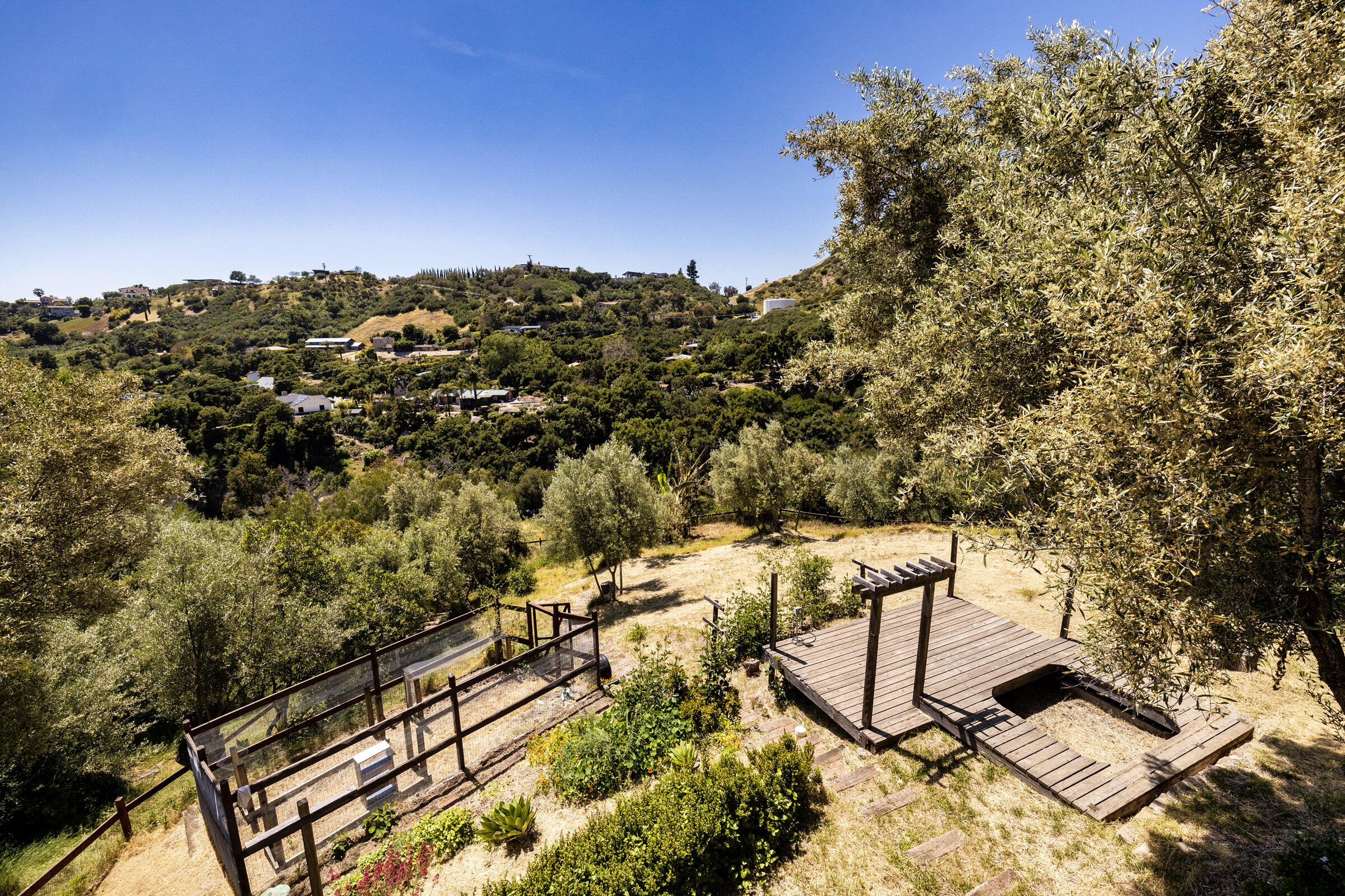 Santa Barbara, California 93105, United States, 3 Bedrooms Bedrooms, ,3 BathroomsBathrooms,Residential,Pending,72690