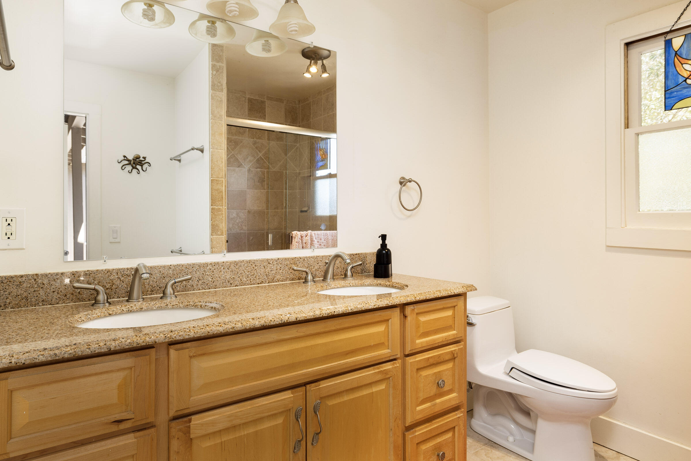 Santa Barbara, California 93105, United States, 3 Bedrooms Bedrooms, ,3 BathroomsBathrooms,Residential,Pending,72690