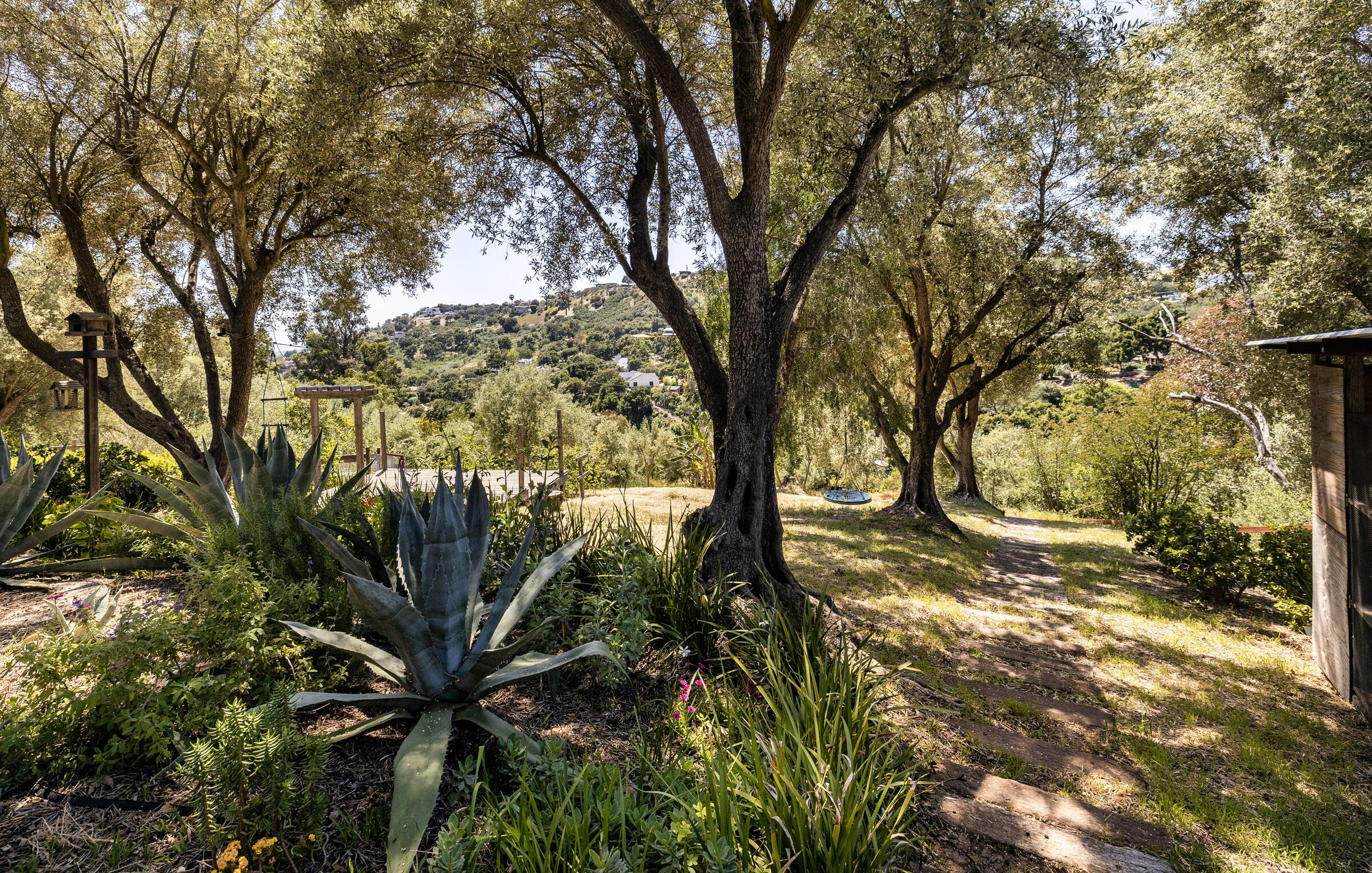 Santa Barbara, California 93105, United States, 3 Bedrooms Bedrooms, ,3 BathroomsBathrooms,Residential,Pending,72690