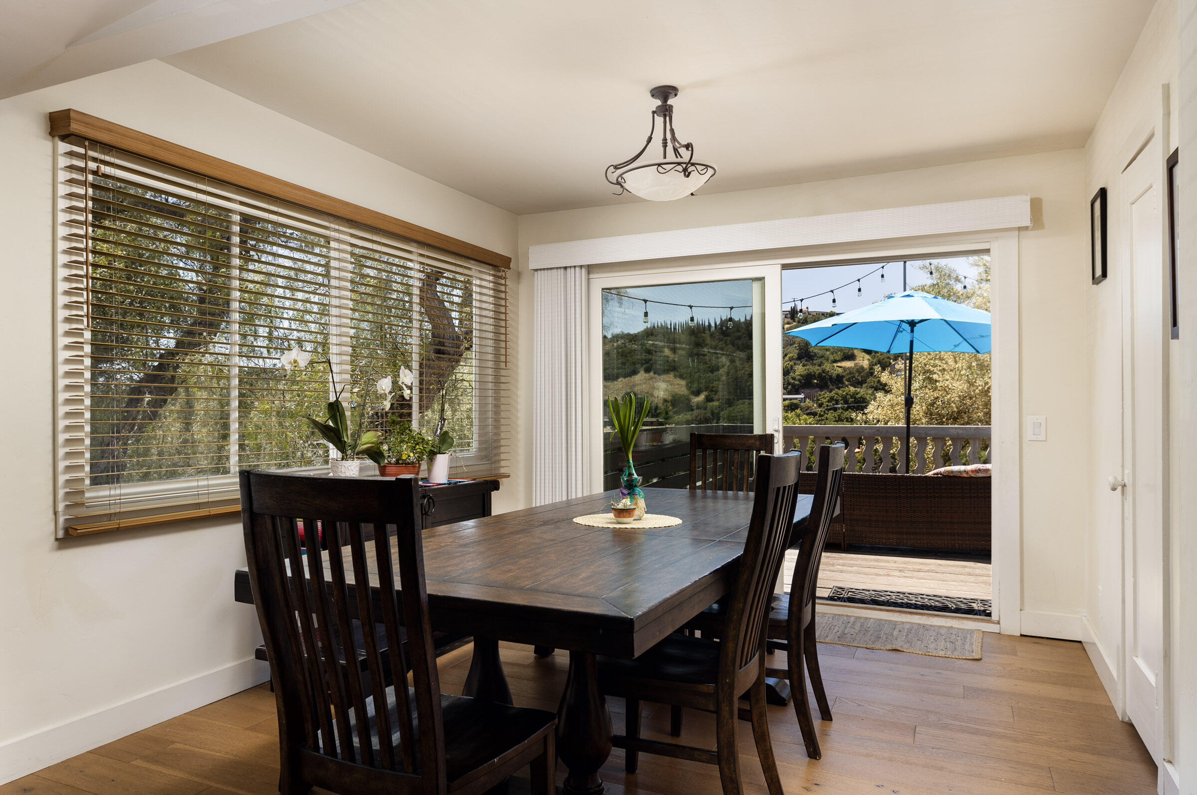 Santa Barbara, California 93105, United States, 3 Bedrooms Bedrooms, ,3 BathroomsBathrooms,Residential,Pending,72690