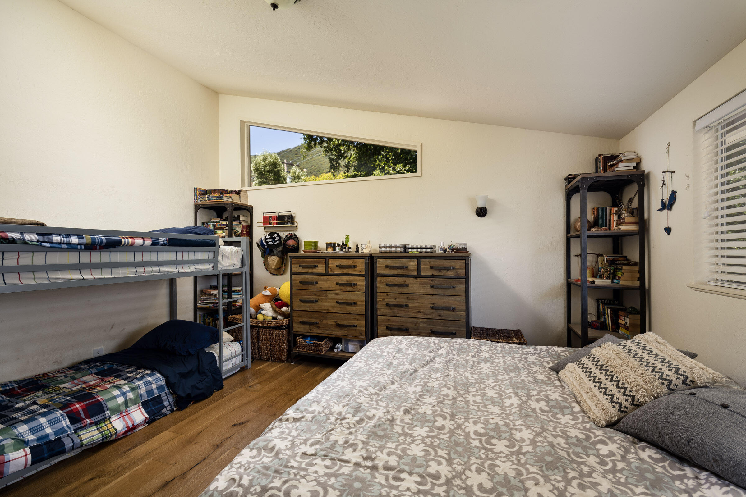 Santa Barbara, California 93105, United States, 3 Bedrooms Bedrooms, ,3 BathroomsBathrooms,Residential,Pending,72690