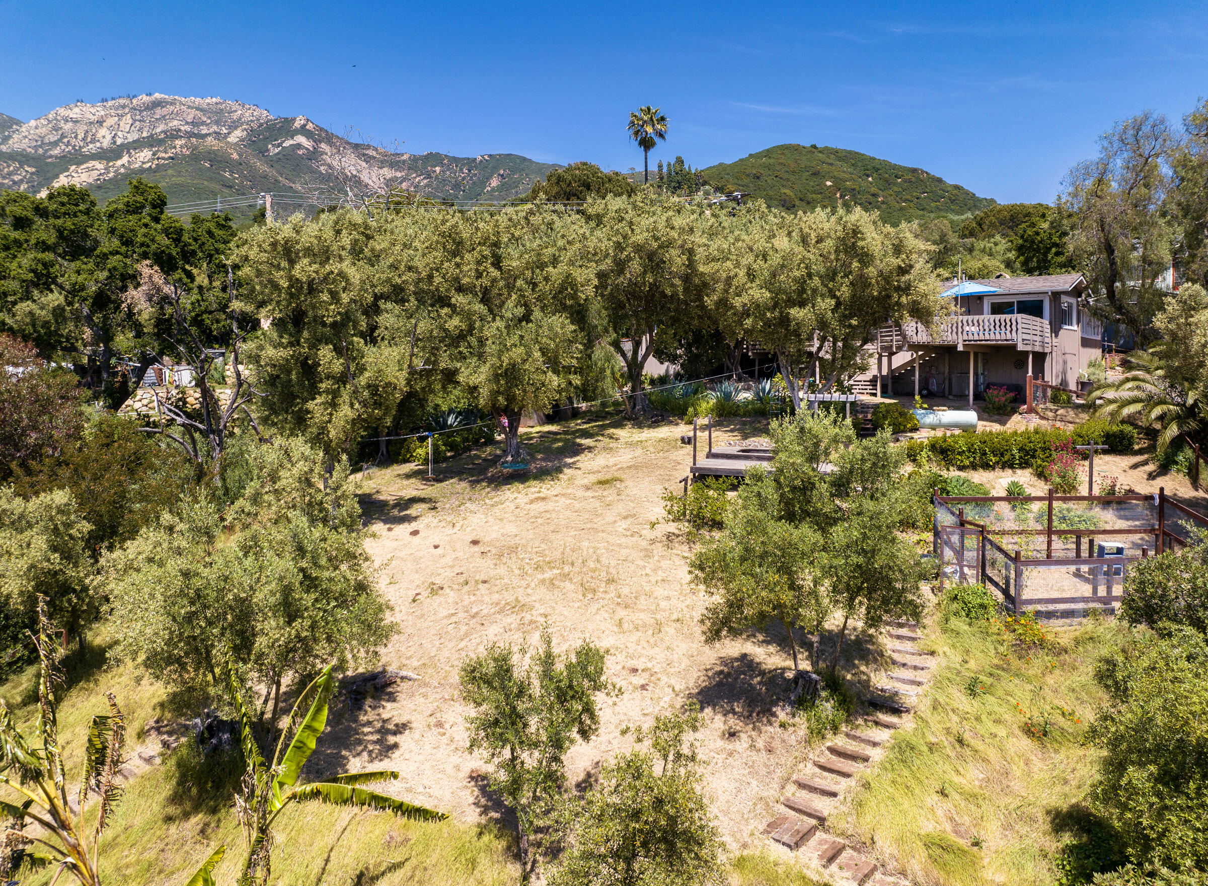 Santa Barbara, California 93105, United States, 3 Bedrooms Bedrooms, ,3 BathroomsBathrooms,Residential,Pending,72690