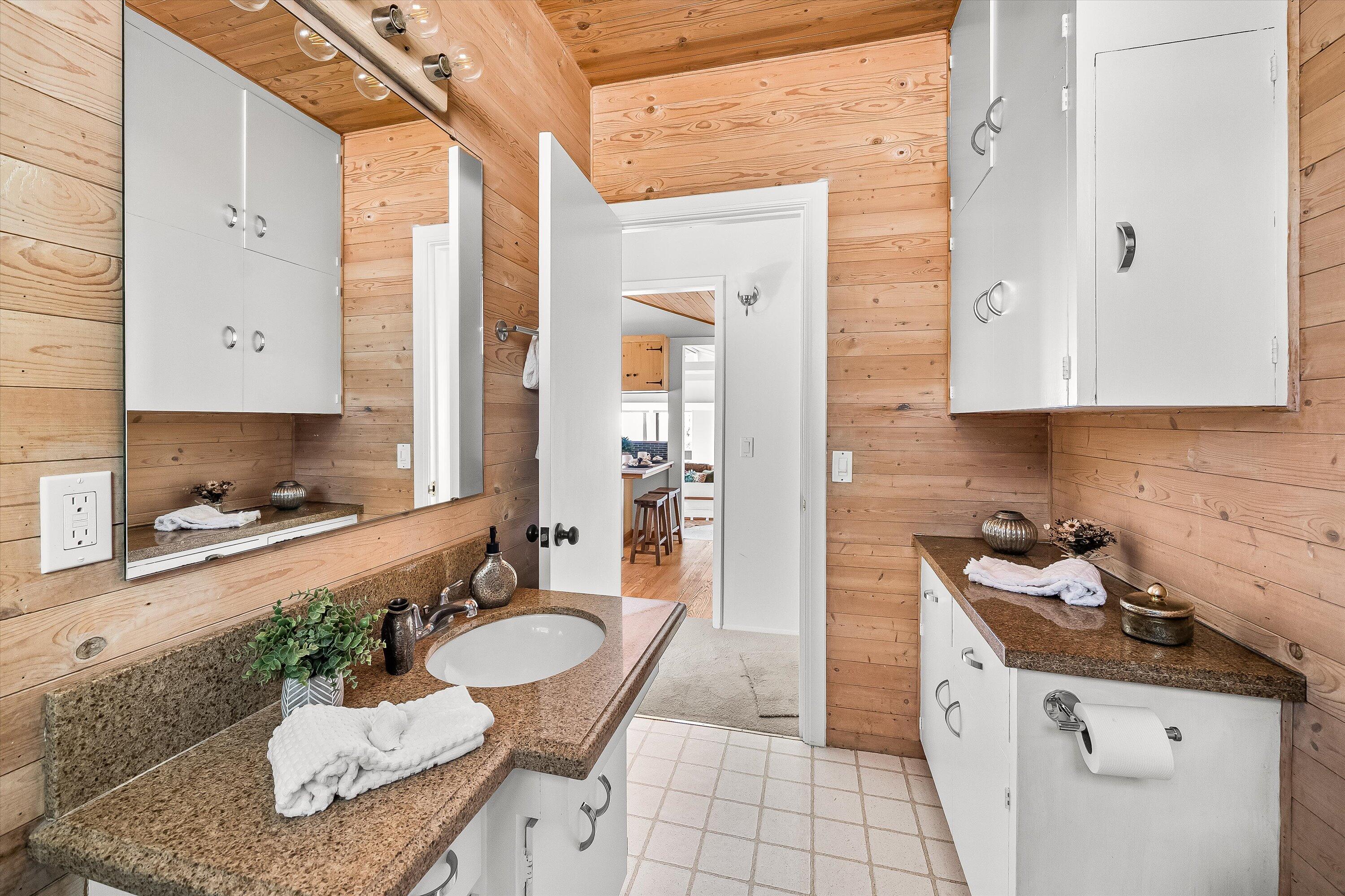 Santa Barbara, California 93105, United States, 3 Bedrooms Bedrooms, ,2 BathroomsBathrooms,Residential,Active,220421